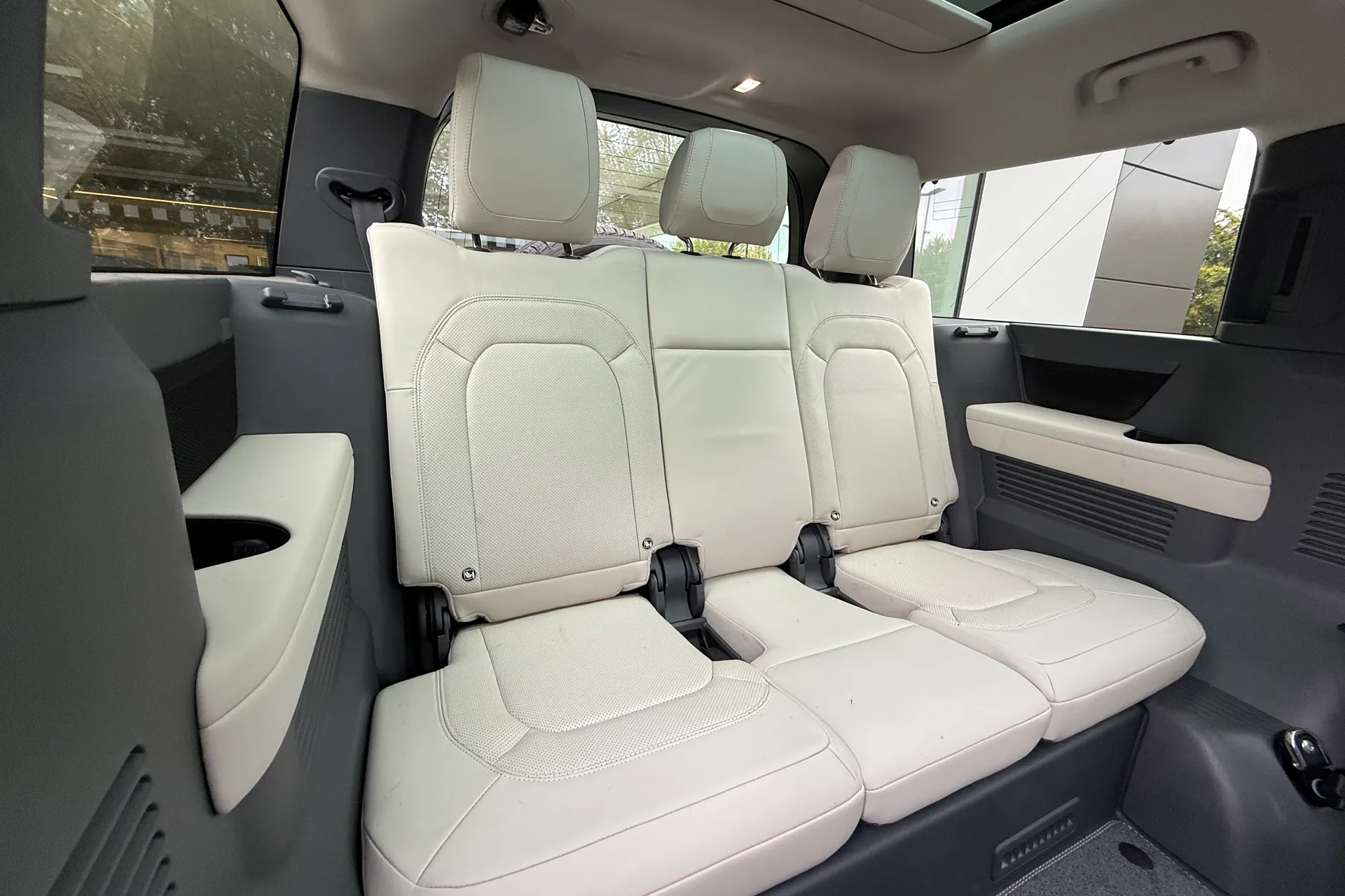 LAND ROVER DEFENDER thumbnail image number 35