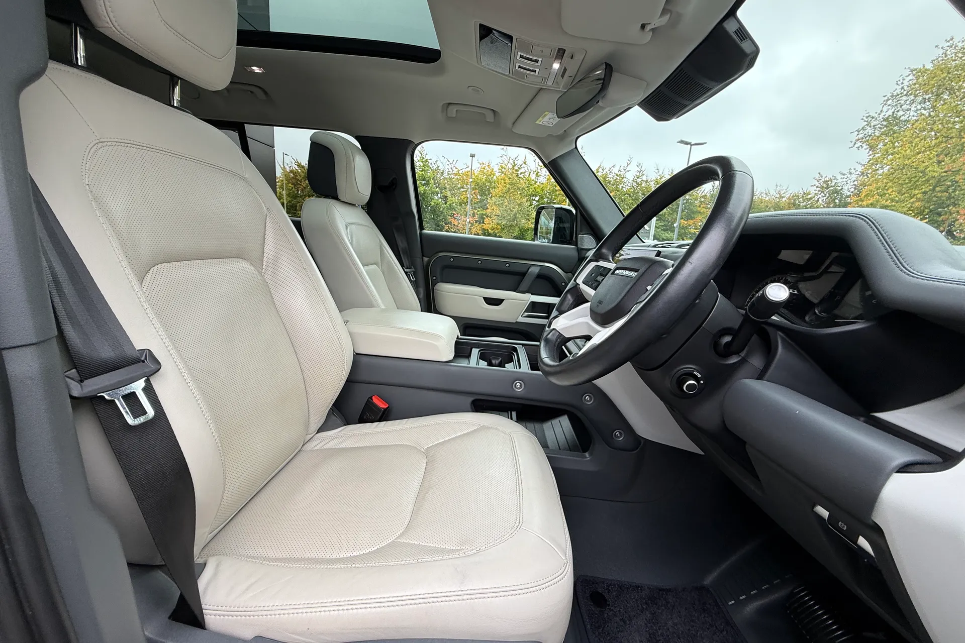 LAND ROVER DEFENDER thumbnail image number 9