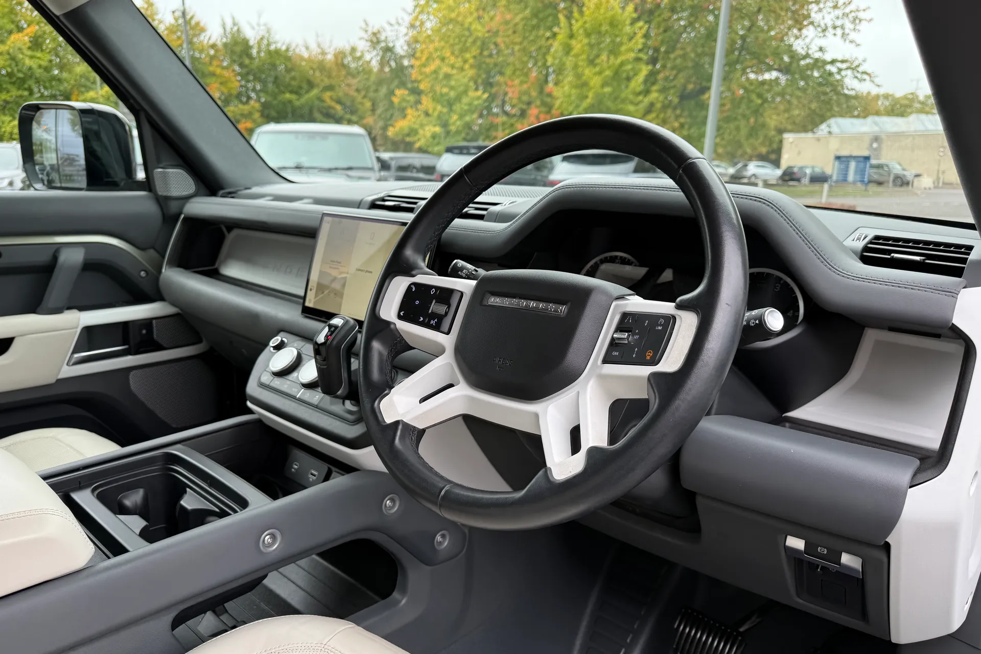 LAND ROVER DEFENDER thumbnail image number 32