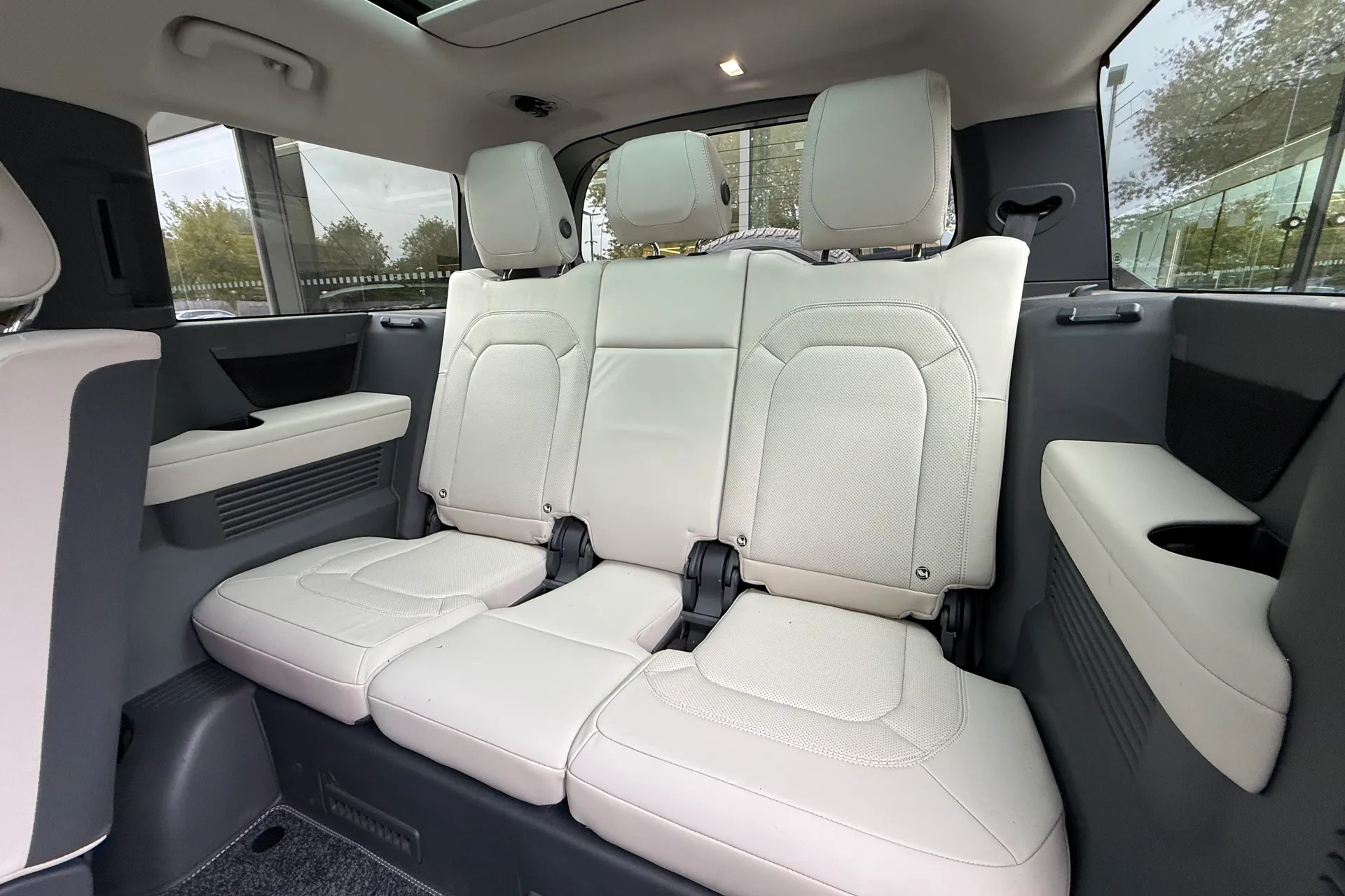 LAND ROVER DEFENDER thumbnail image number 36