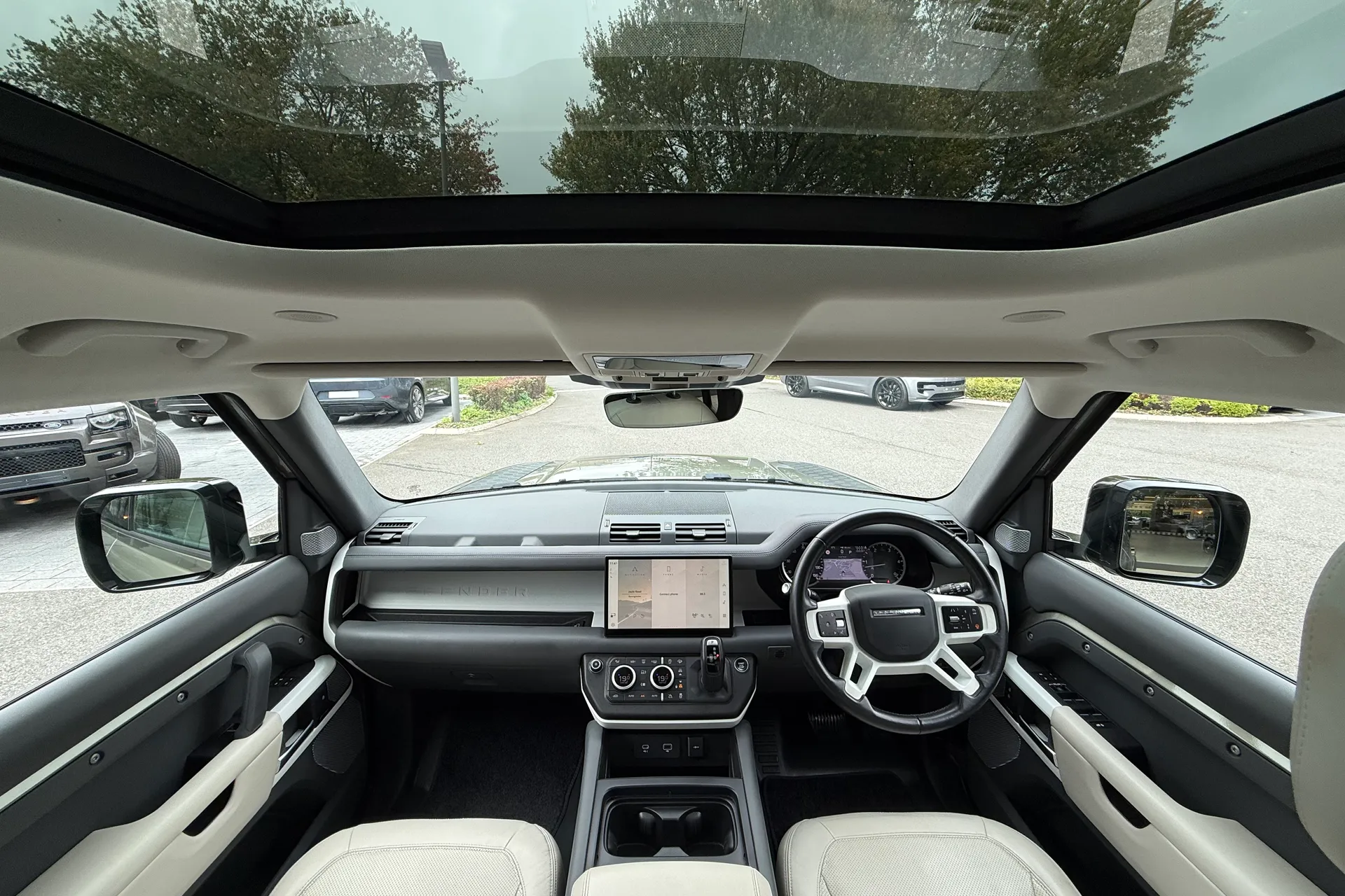 LAND ROVER DEFENDER thumbnail image number 3