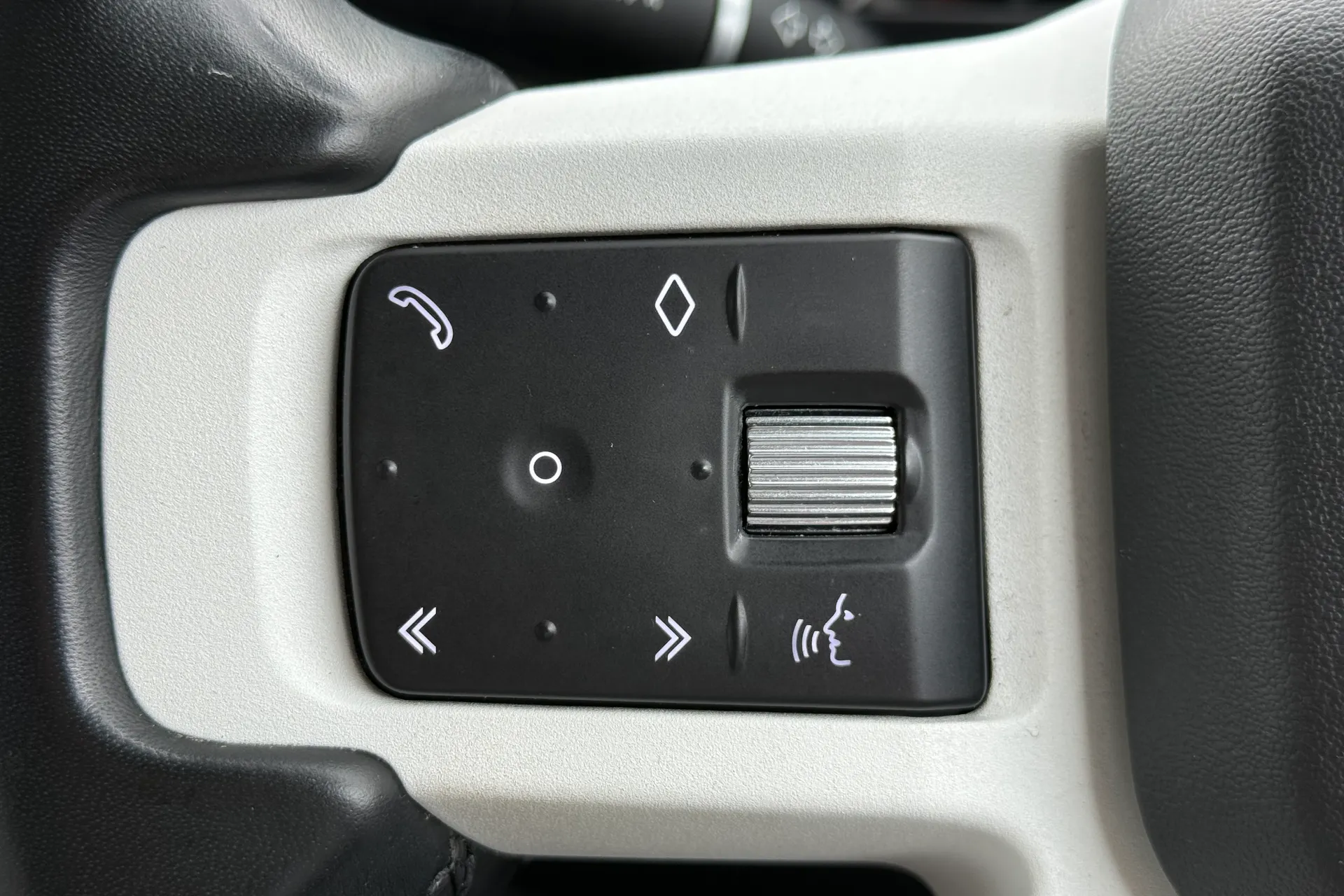 LAND ROVER DEFENDER thumbnail image number 26