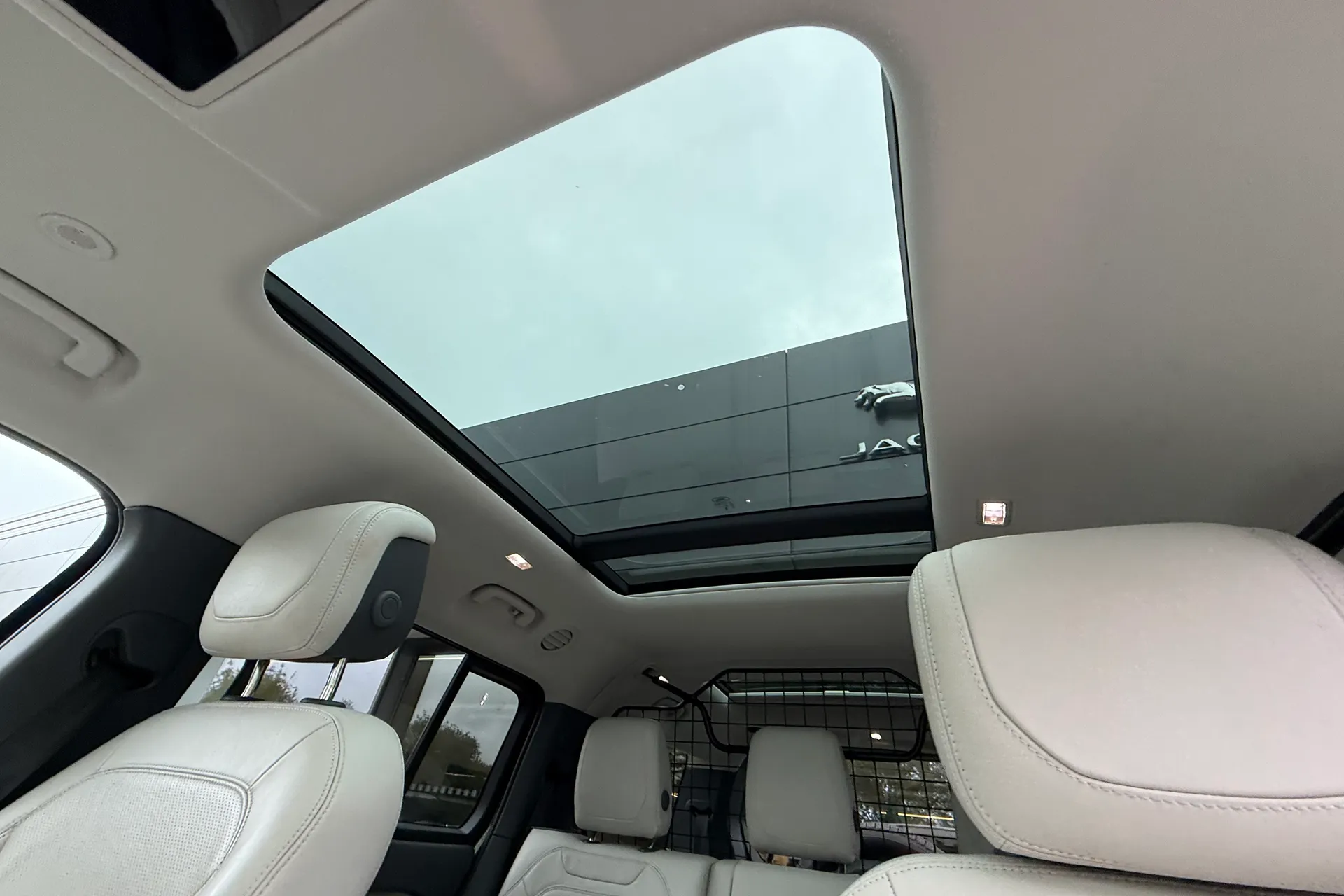 LAND ROVER DEFENDER thumbnail image number 5