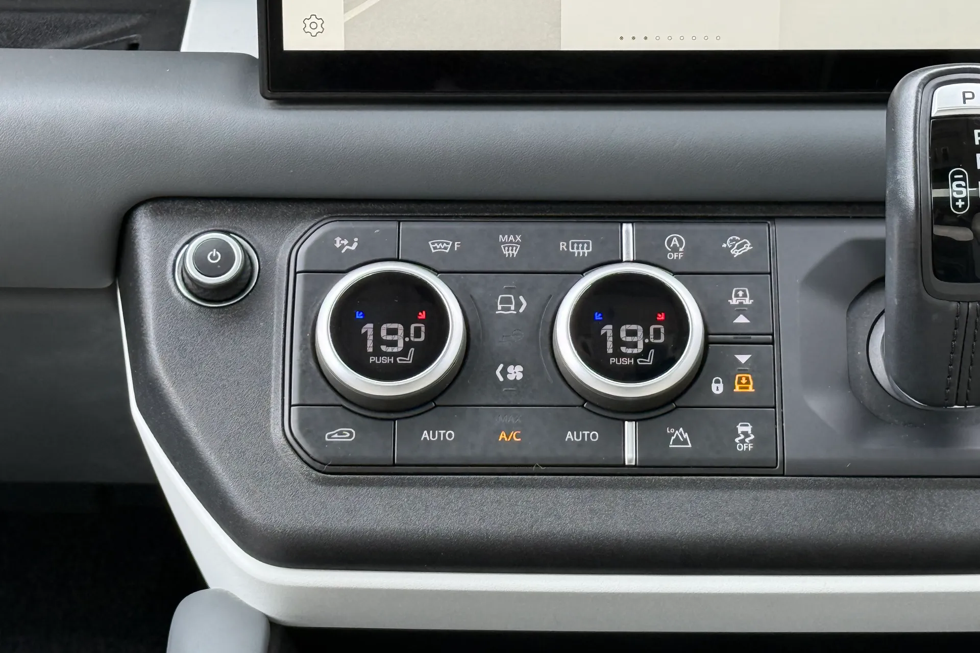 LAND ROVER DEFENDER thumbnail image number 16