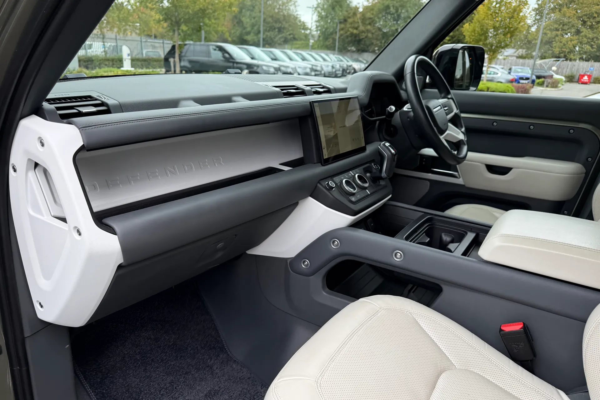 LAND ROVER DEFENDER thumbnail image number 50