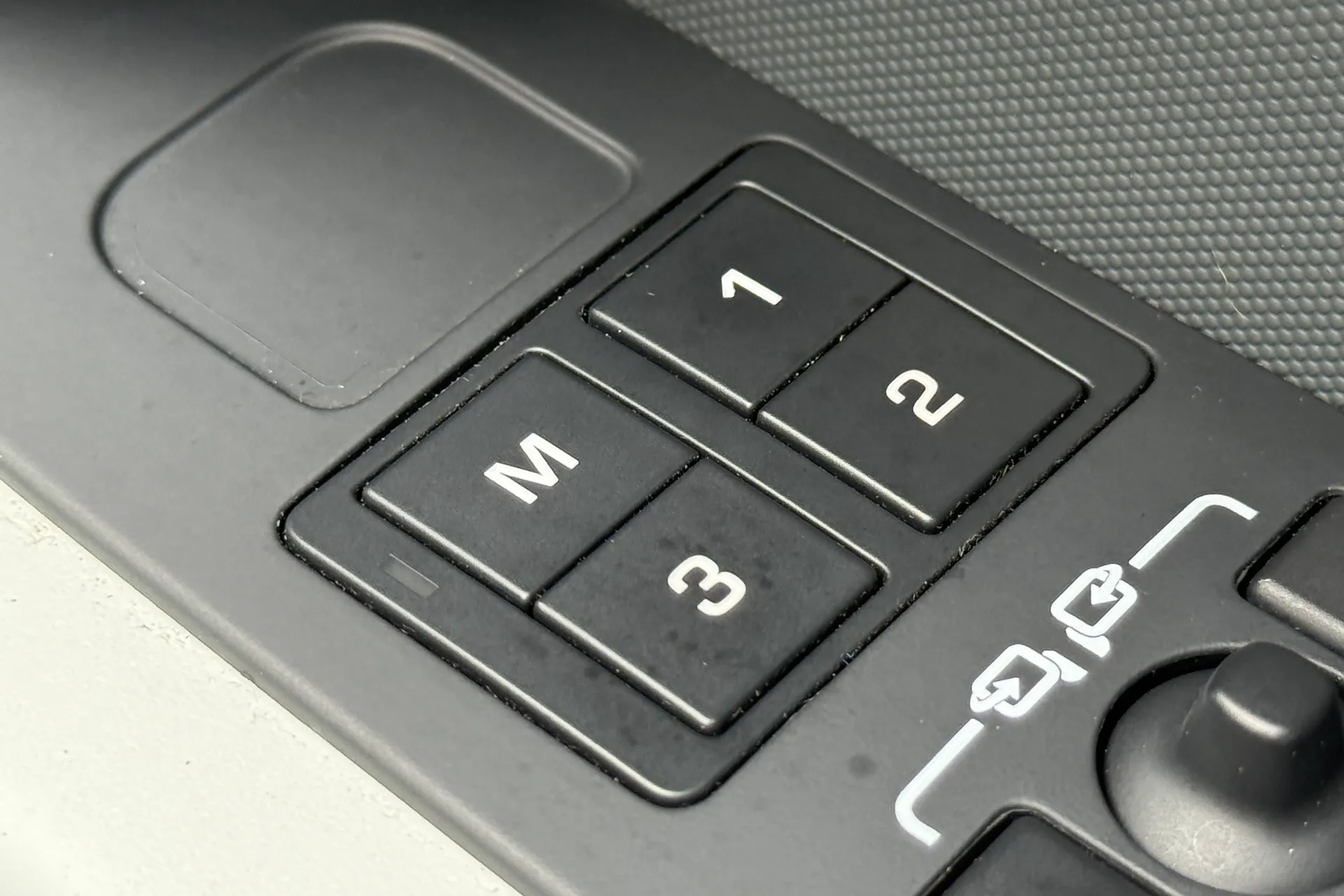 LAND ROVER DEFENDER thumbnail image number 54