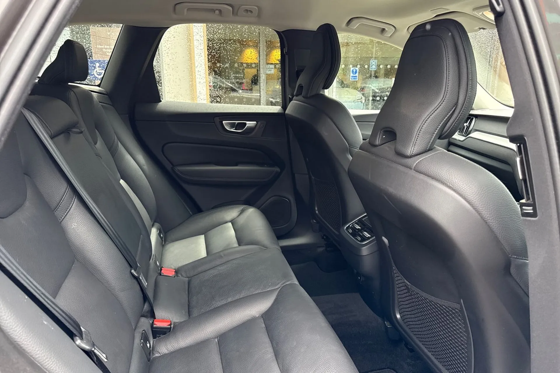 Volvo XC60 thumbnail image number 23