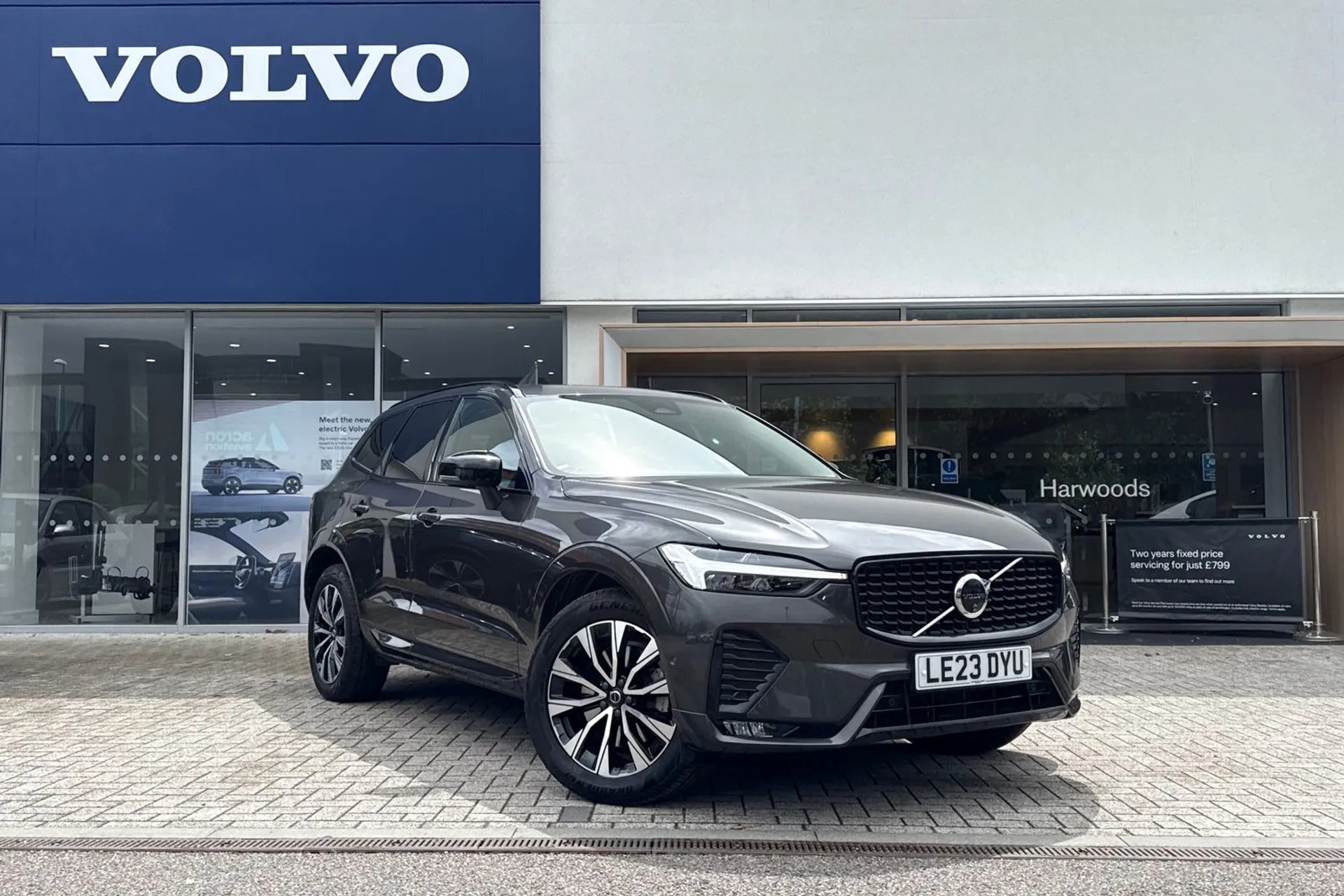 Volvo XC60 focused image