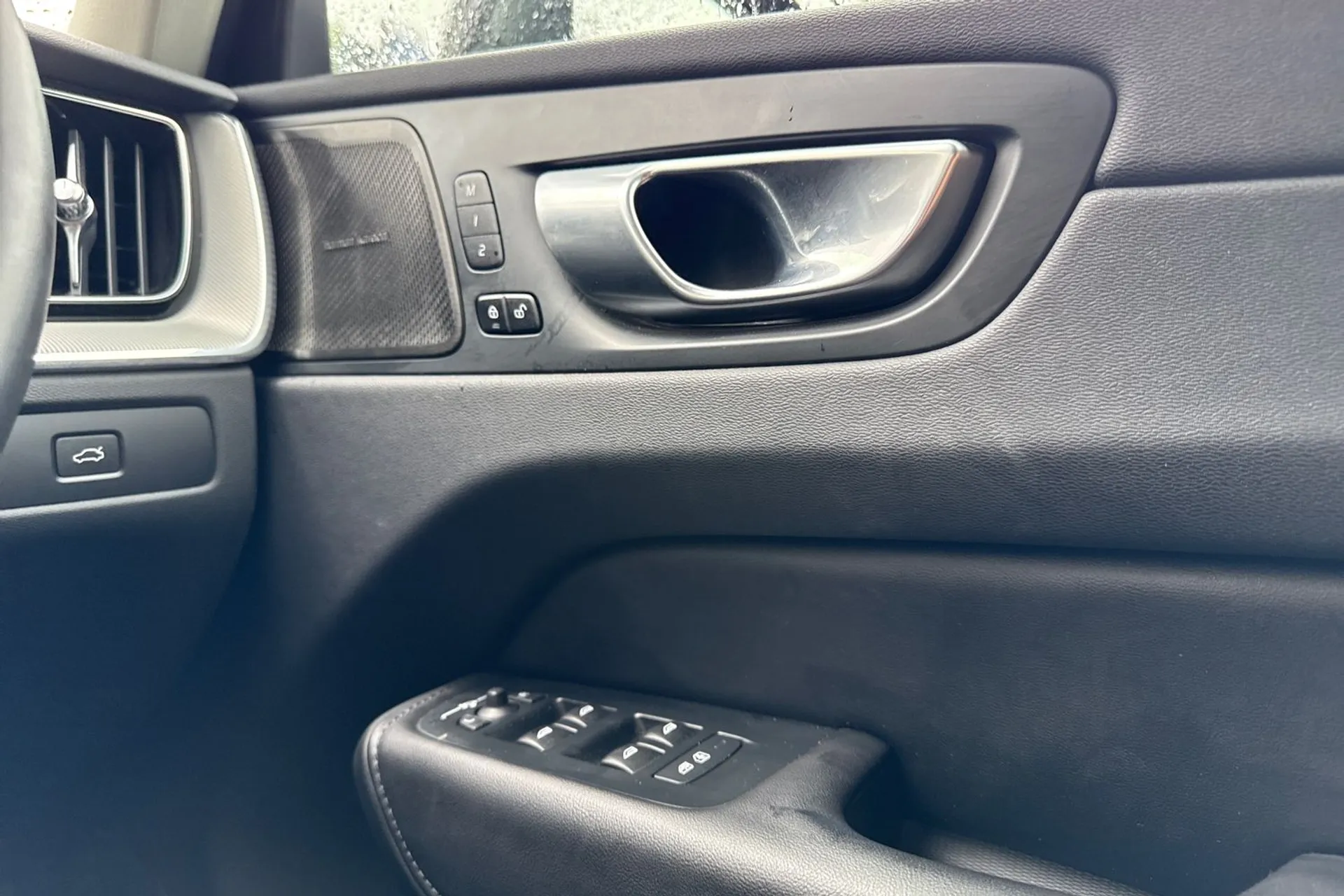 Volvo XC60 thumbnail image number 41