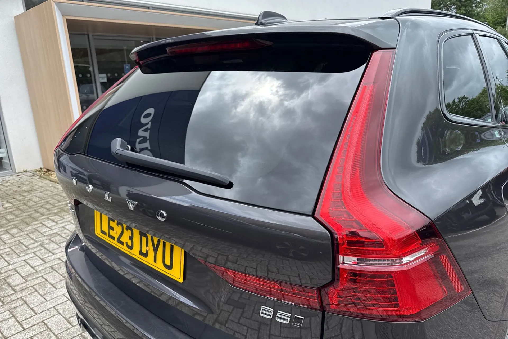 Volvo XC60 thumbnail image number 16