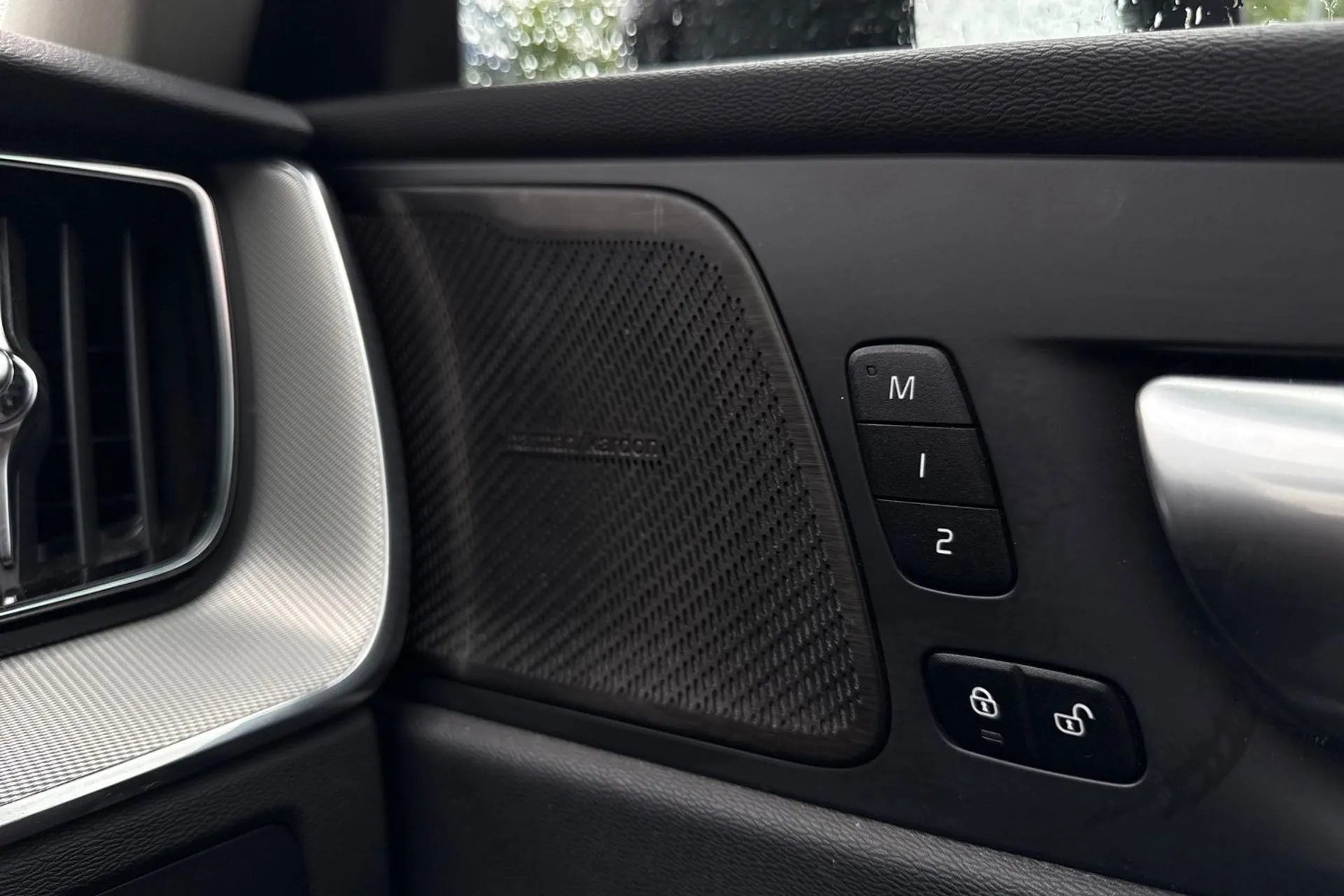 Volvo XC60 thumbnail image number 42