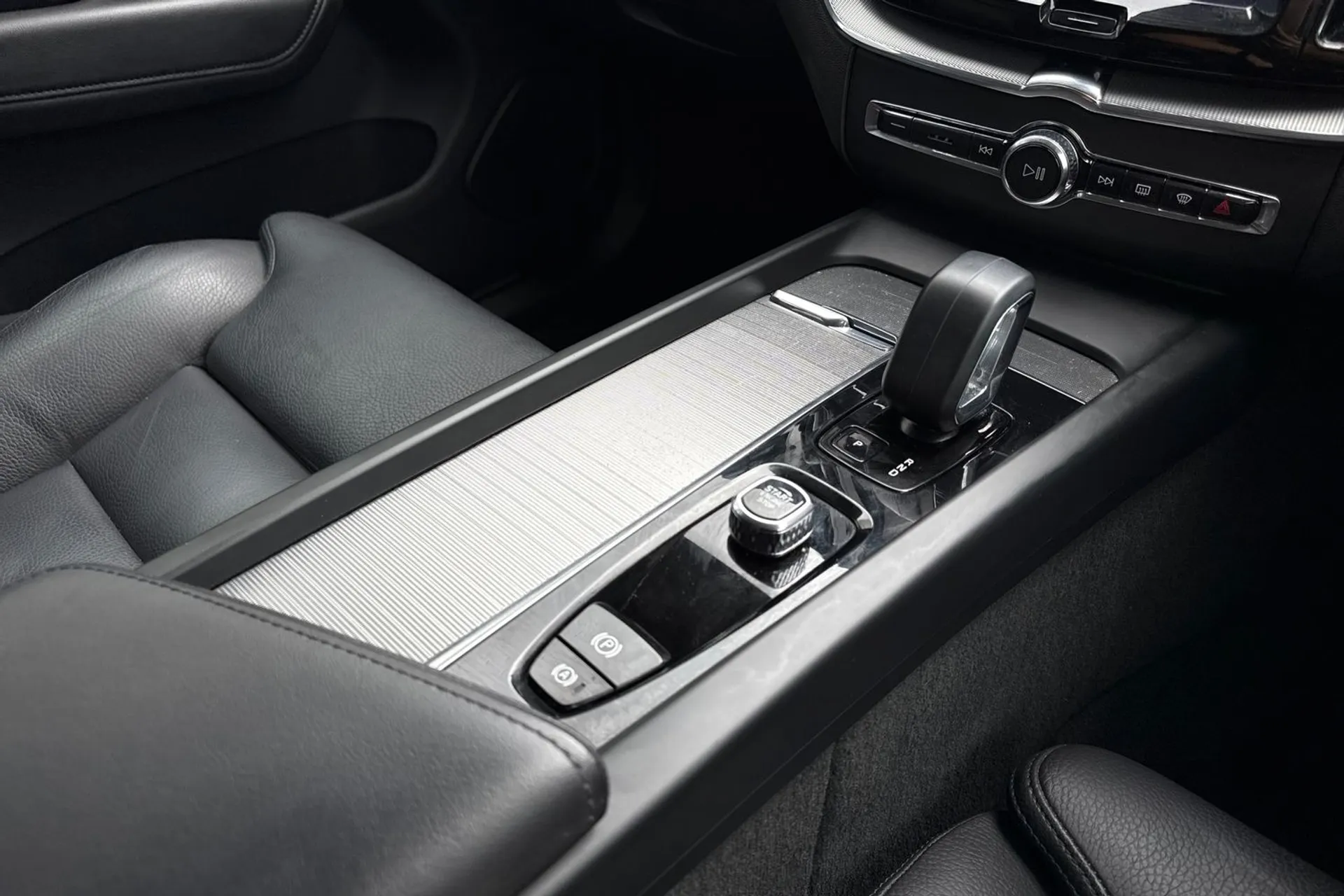 Volvo XC60 thumbnail image number 43