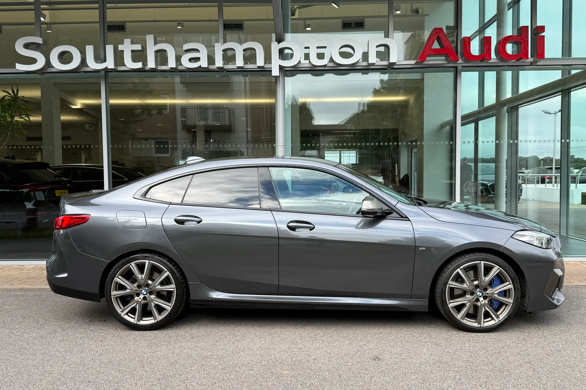 BMW 2 SERIES thumbnail image number 2