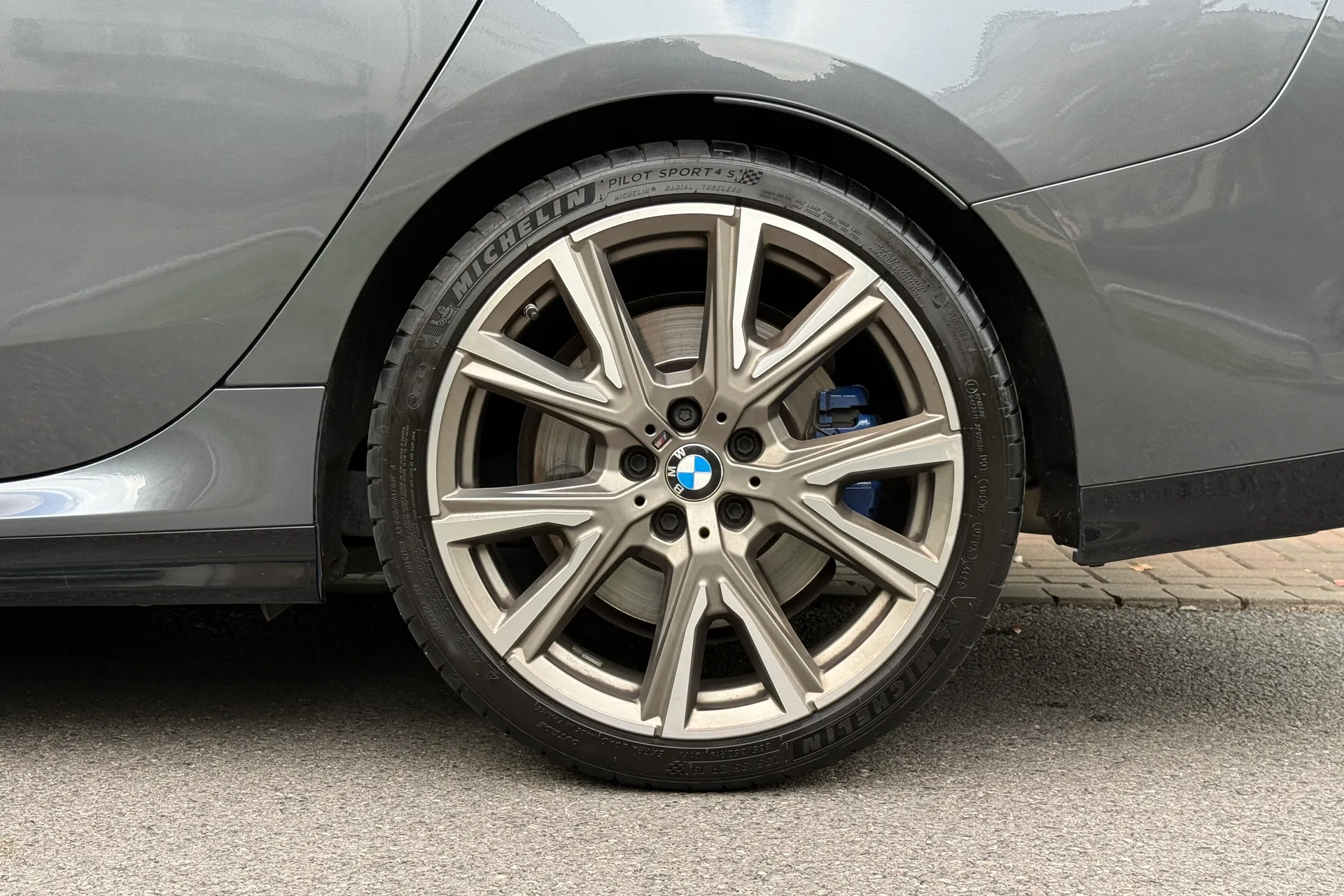 BMW 2 SERIES thumbnail image number 43