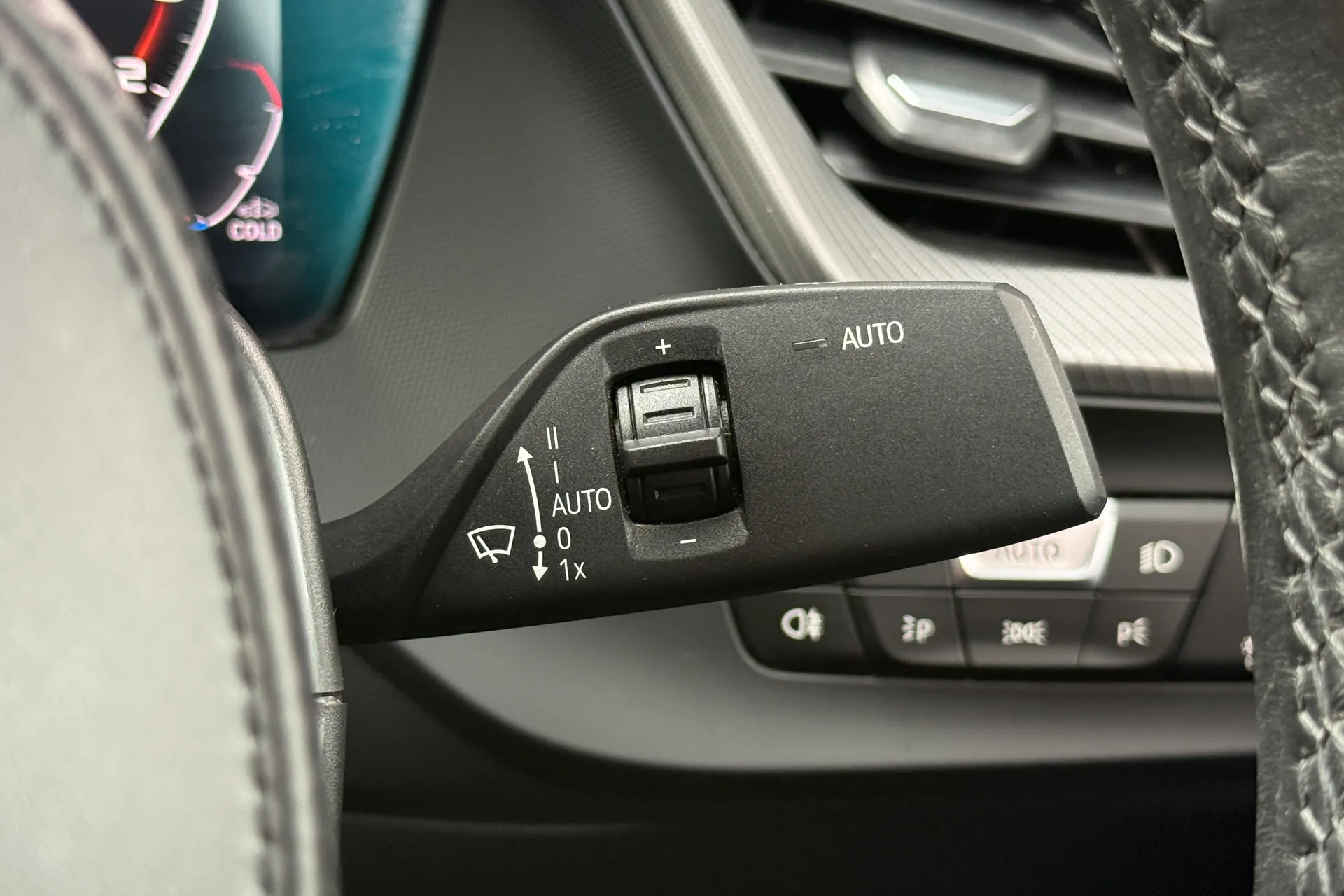 BMW 2 SERIES thumbnail image number 10