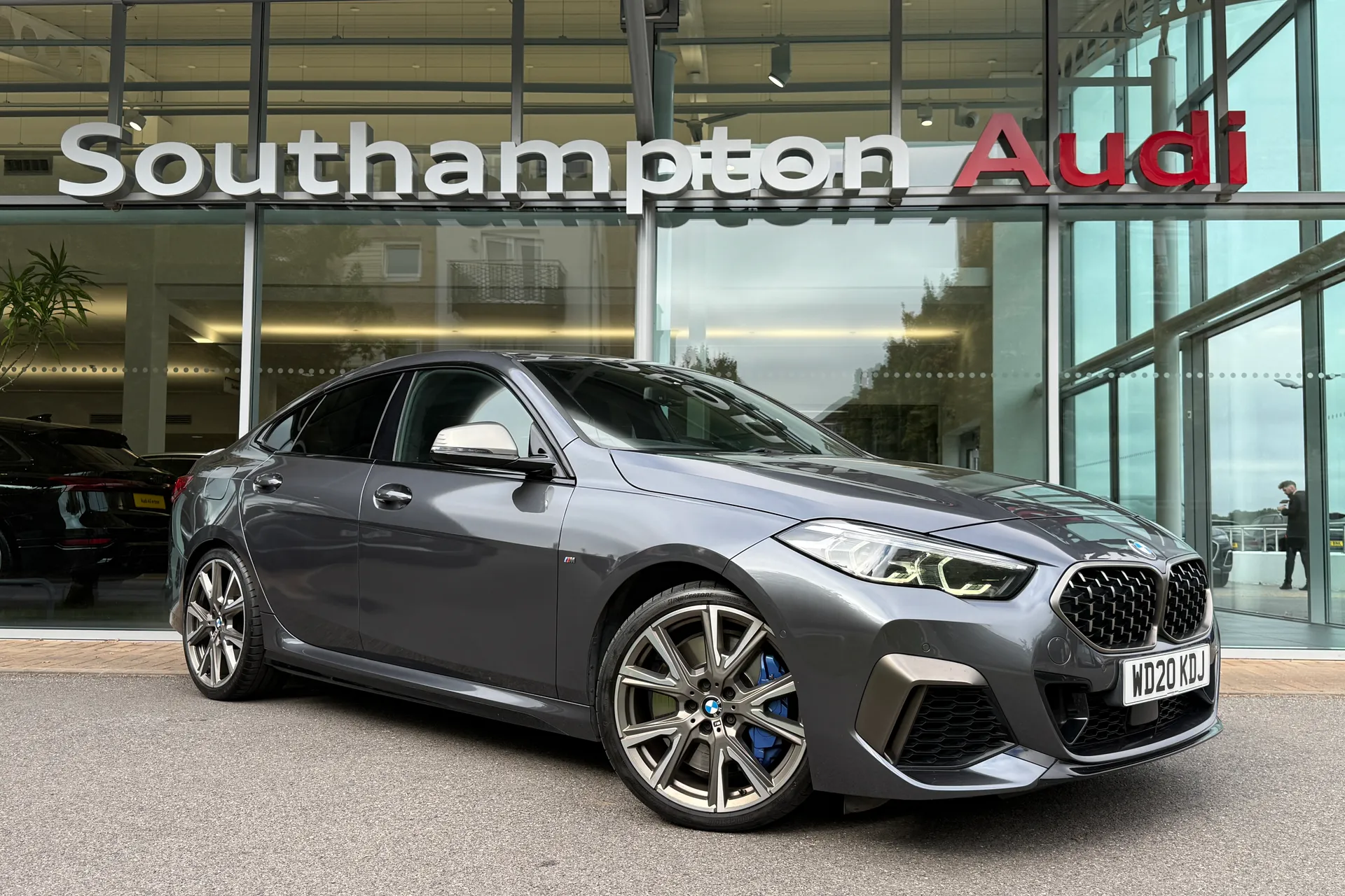 BMW 2 SERIES focused image
