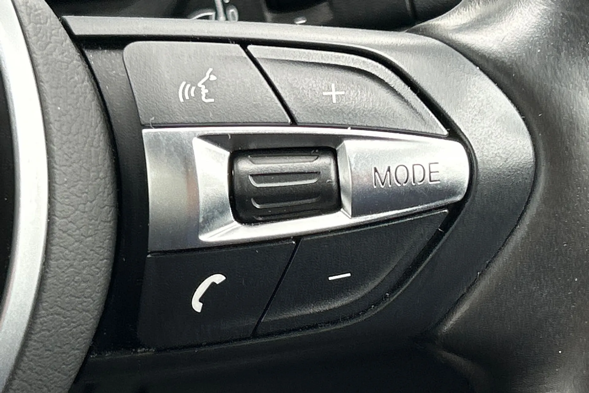 BMW 2 SERIES thumbnail image number 47
