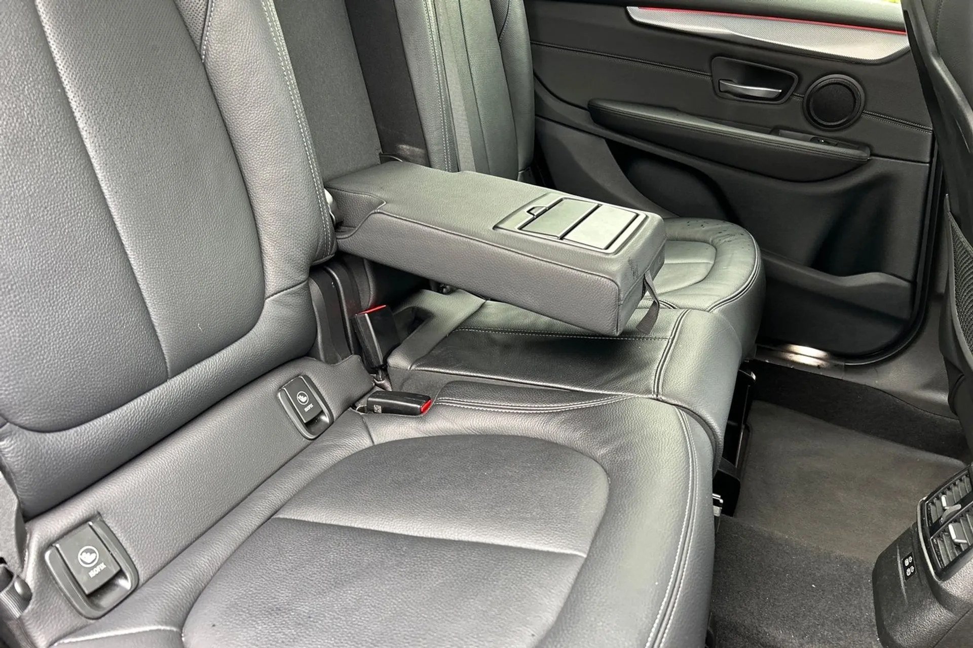 BMW 2 SERIES thumbnail image number 36