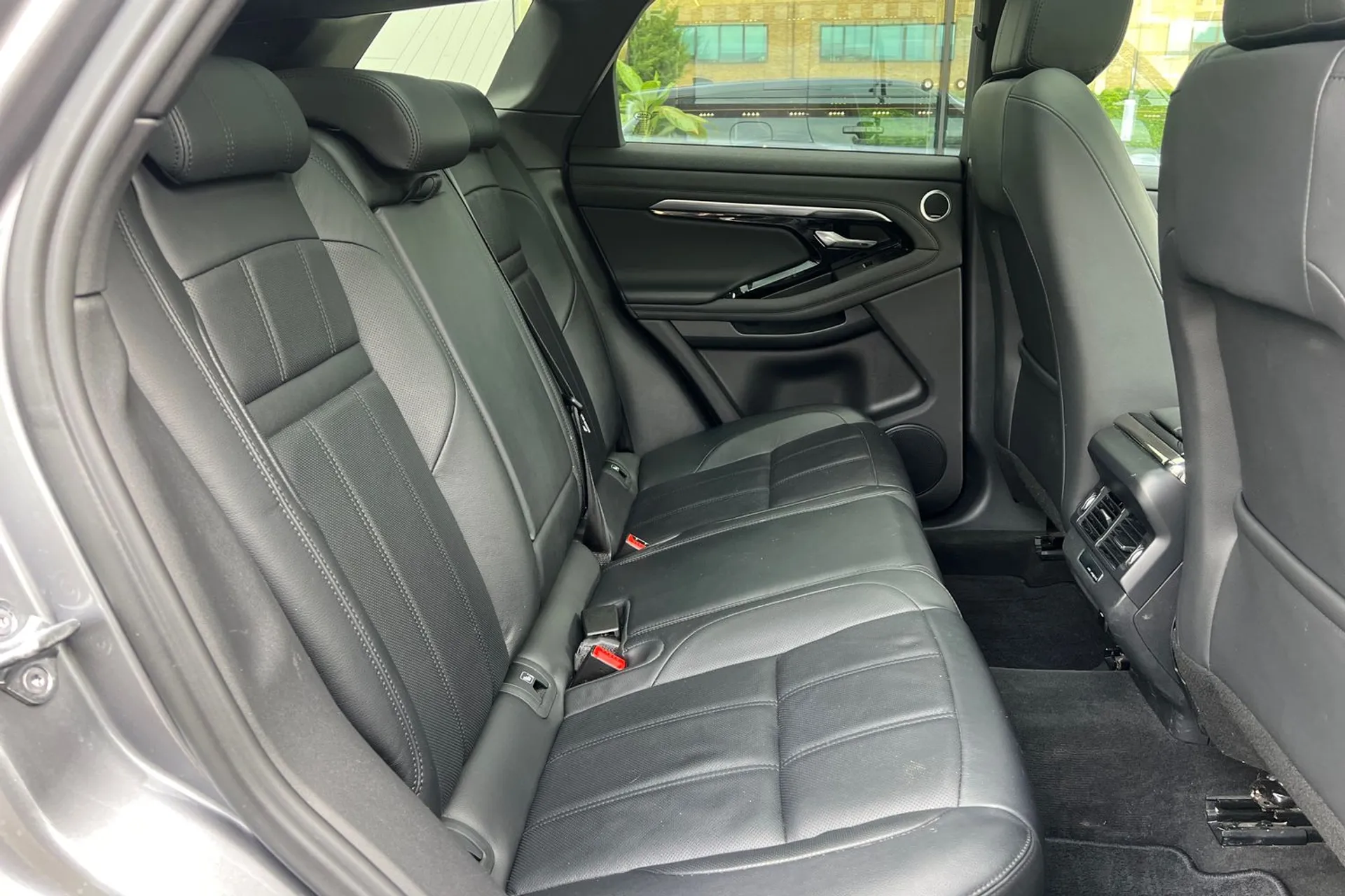 LAND ROVER RANGE ROVER EVOQUE thumbnail image number 37