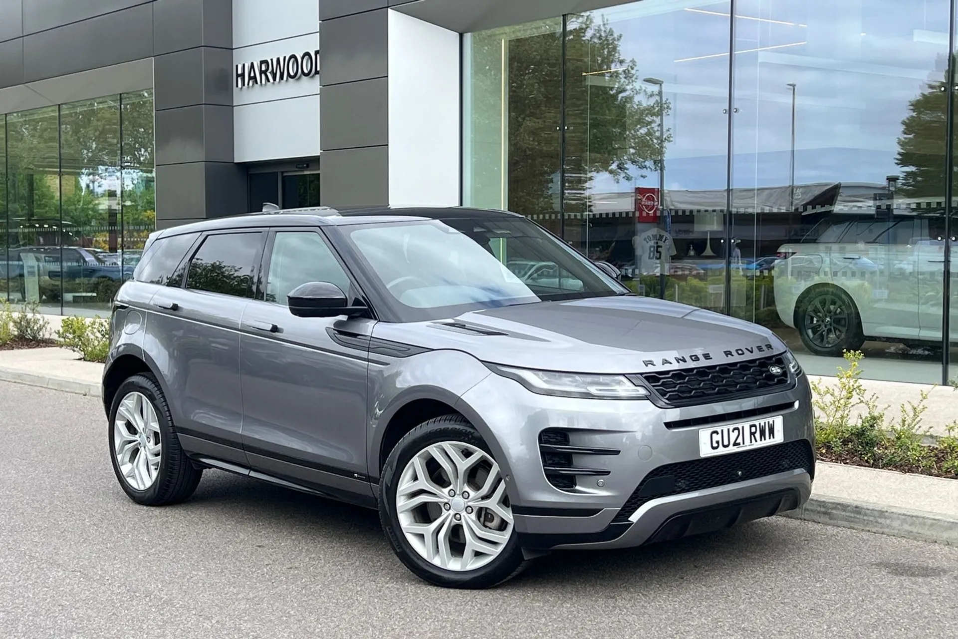 LAND ROVER RANGE ROVER EVOQUE focused image