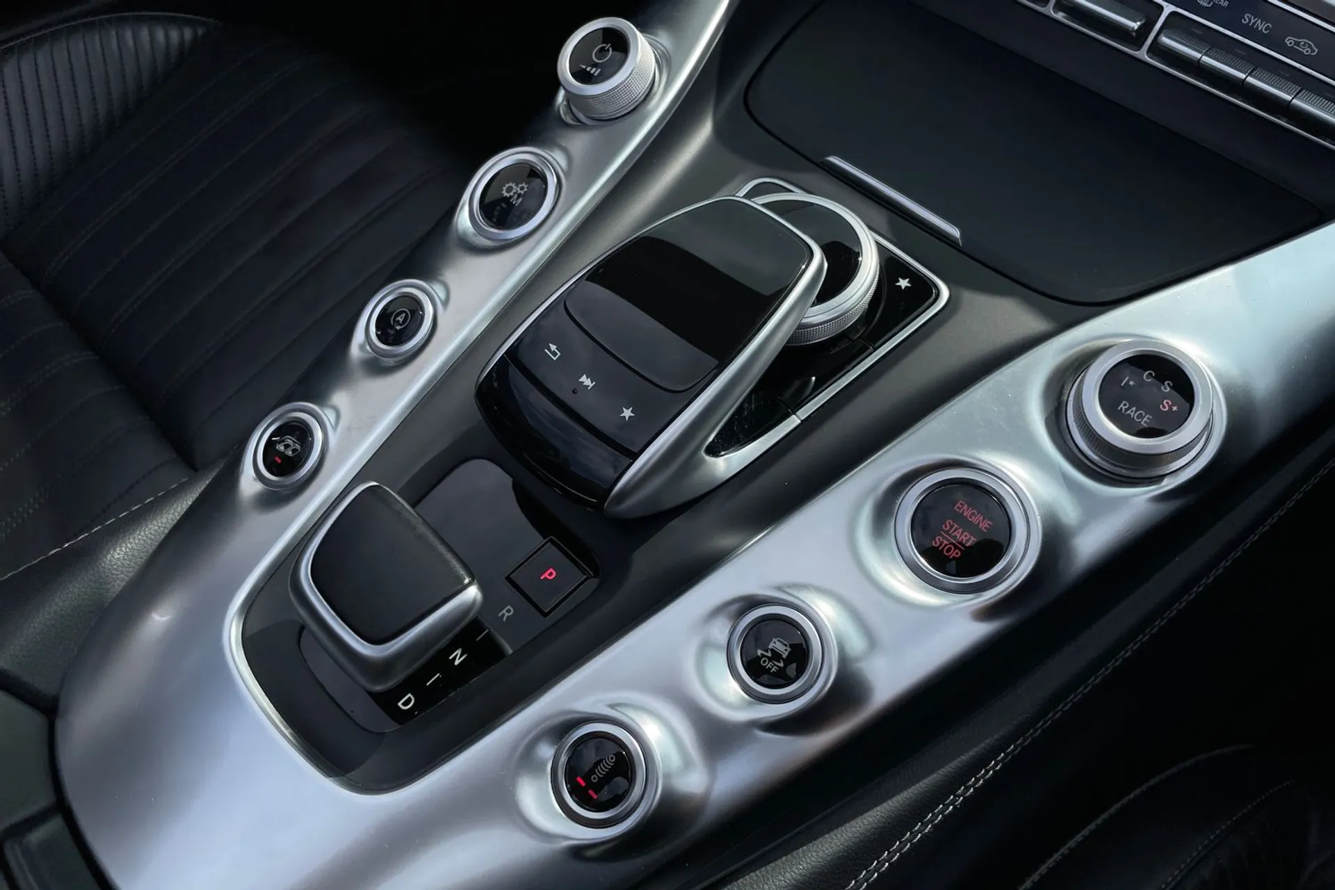 MERCEDES-BENZ AMG GT thumbnail image number 48