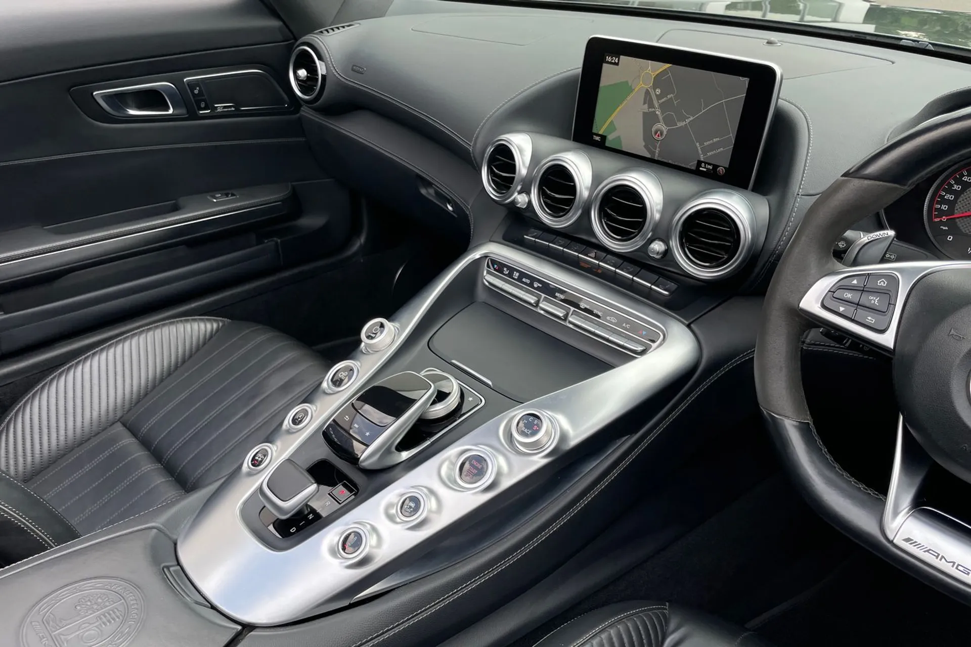 MERCEDES-BENZ AMG GT thumbnail image number 40
