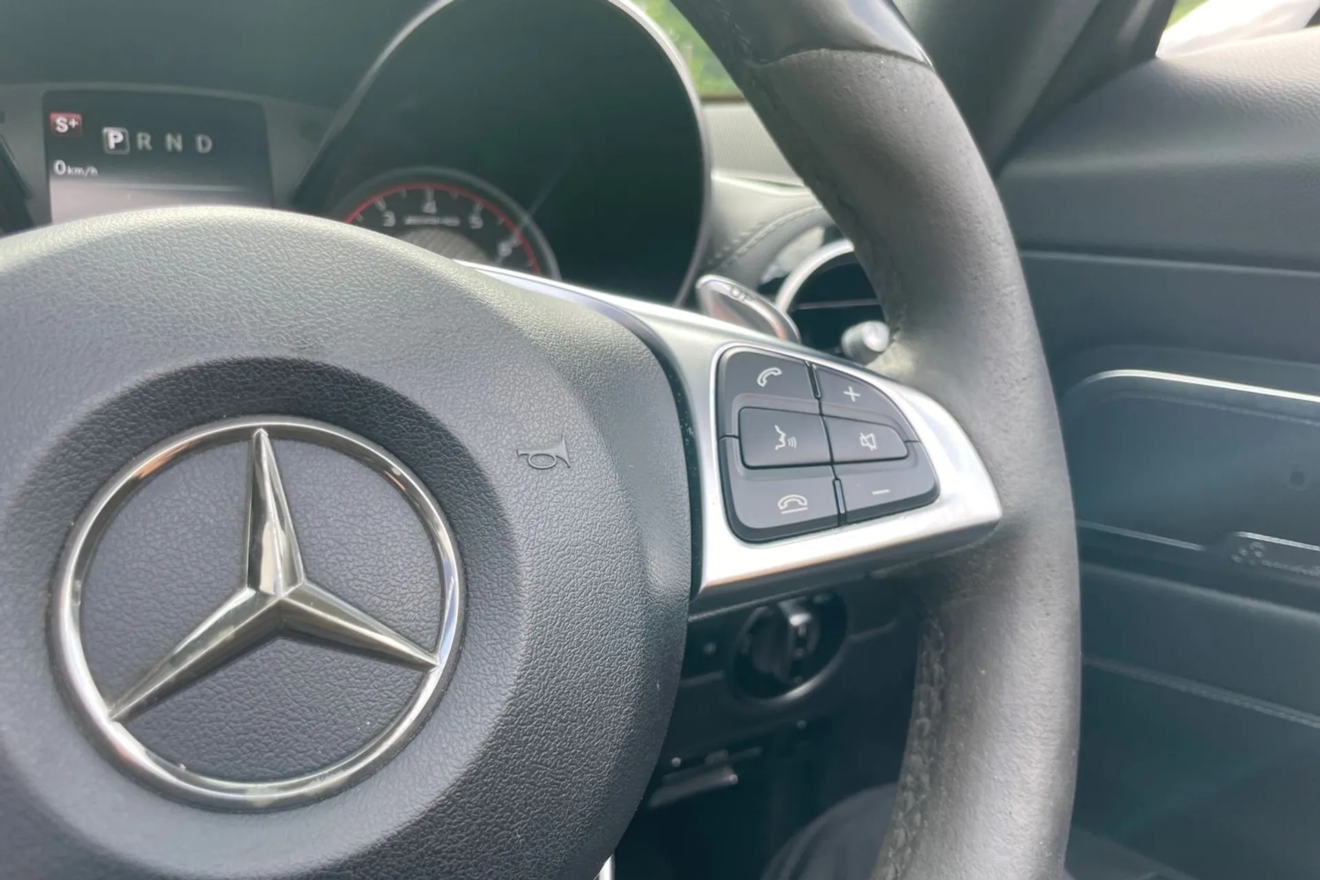 MERCEDES-BENZ AMG GT thumbnail image number 42