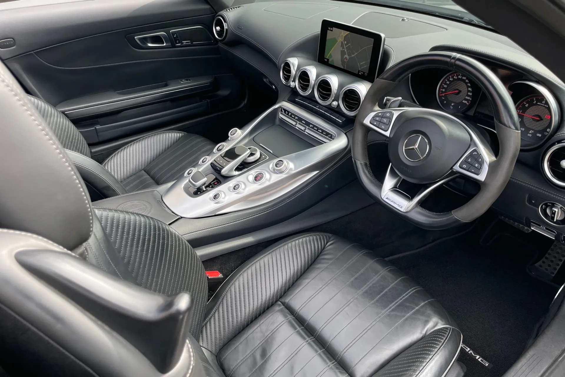 MERCEDES-BENZ AMG GT thumbnail image number 31