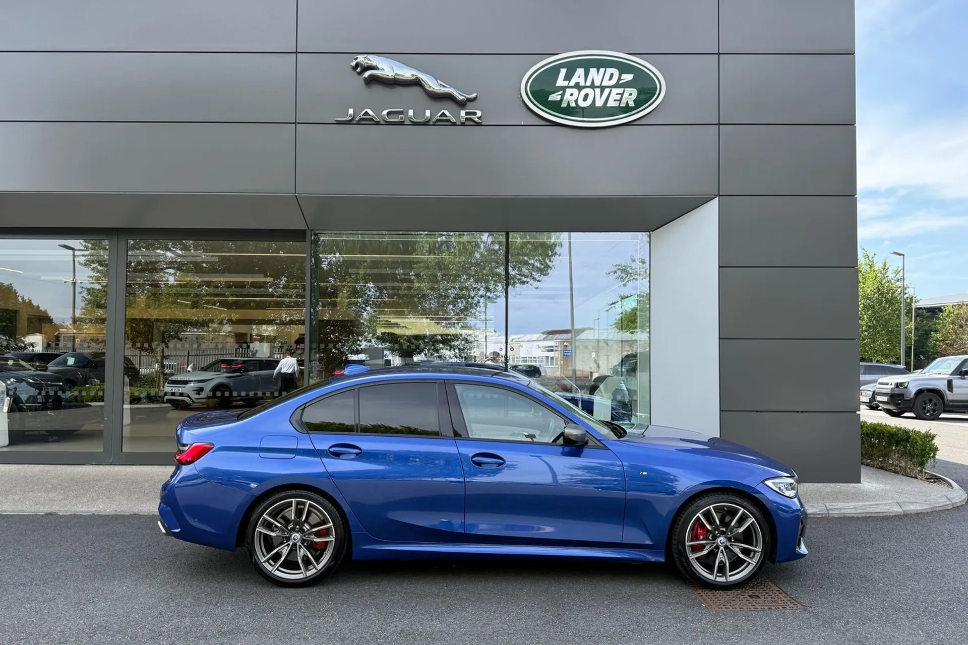 BMW 3 SERIES thumbnail image number 2