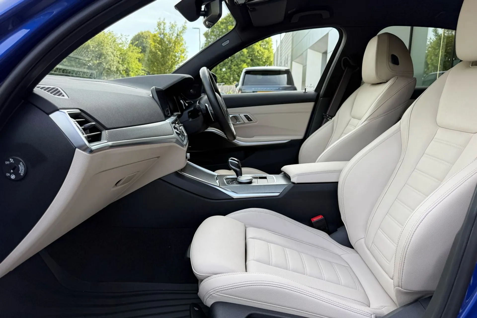 BMW 3 SERIES thumbnail image number 10