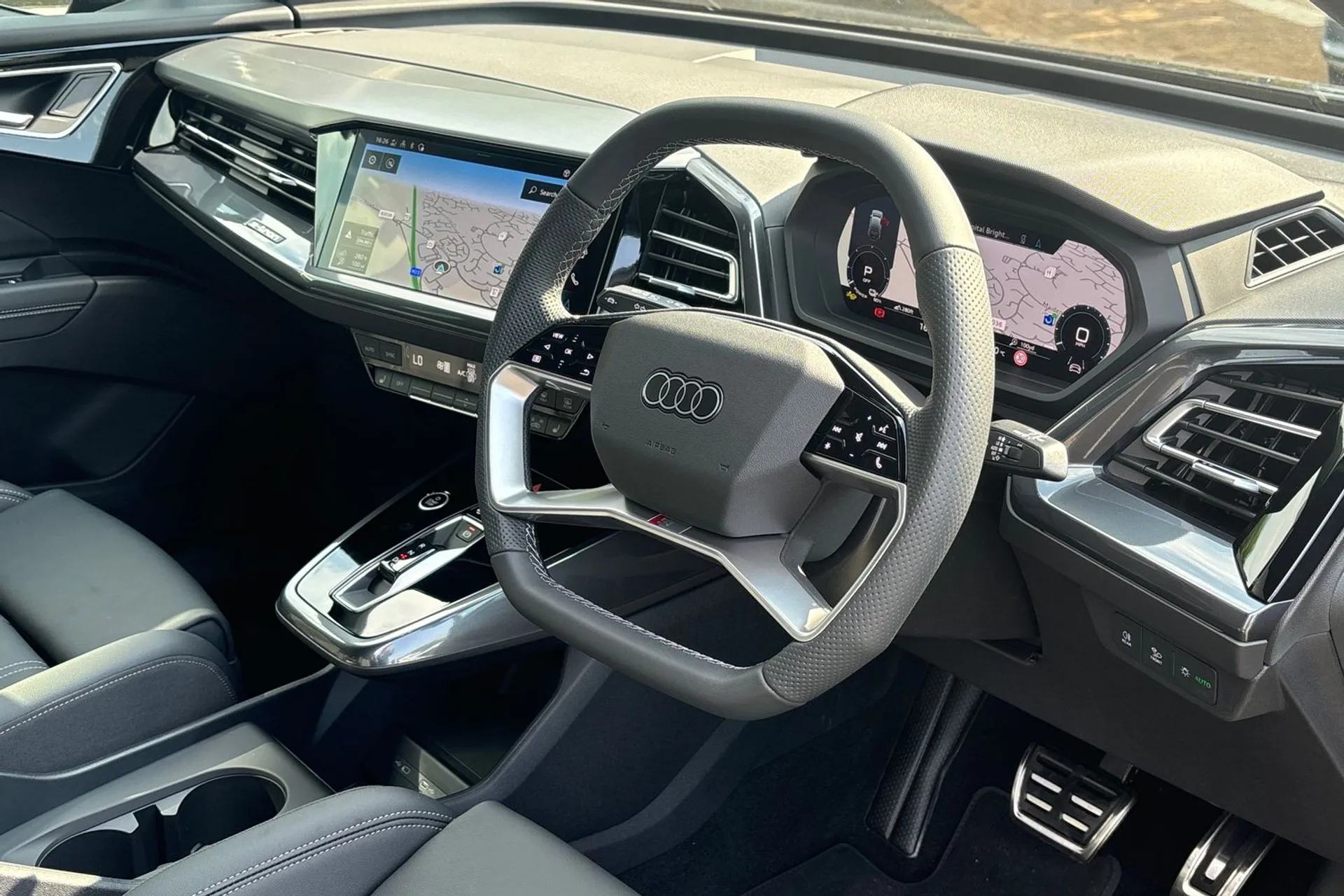 Audi Q4 thumbnail image number 13