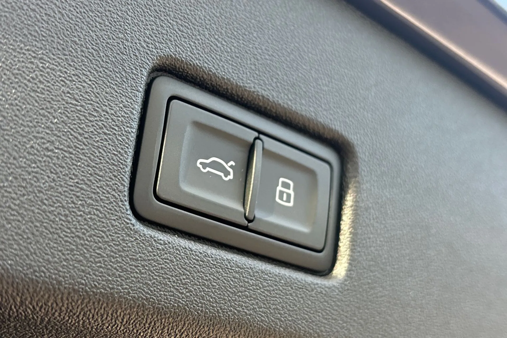 Audi Q4 thumbnail image number 24