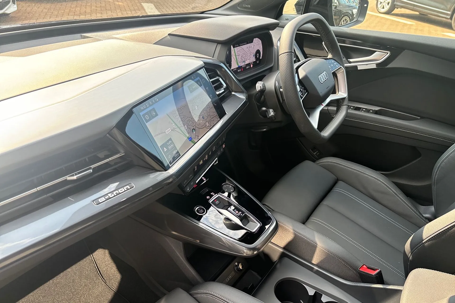 Audi Q4 thumbnail image number 18