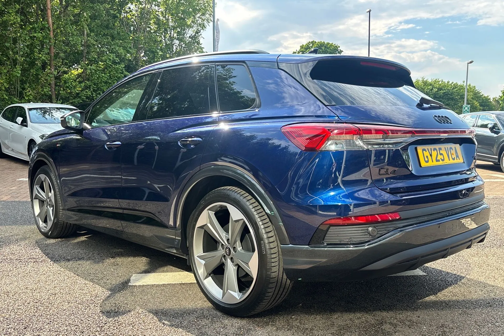 Audi Q4 thumbnail image number 9