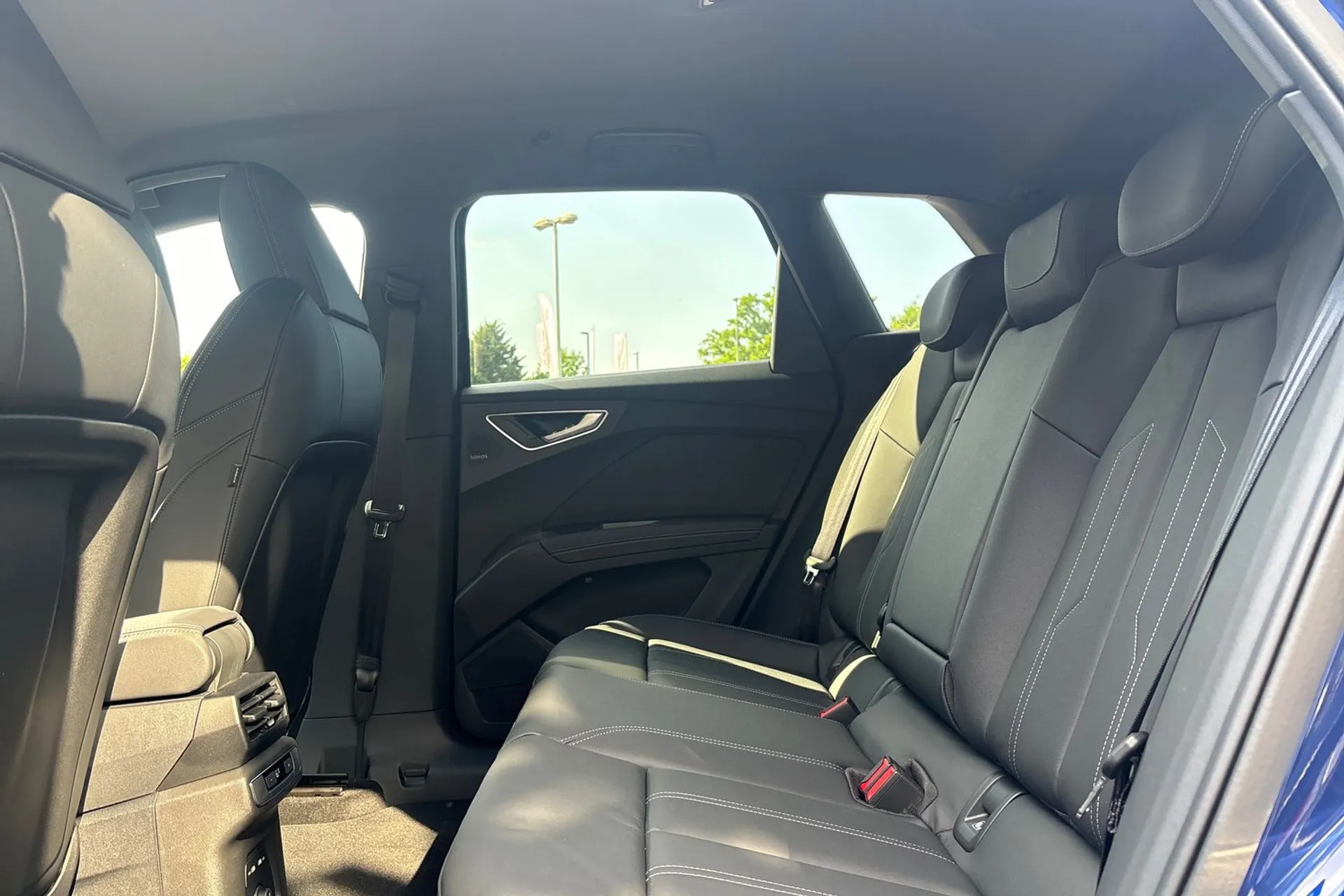 Audi Q4 thumbnail image number 21