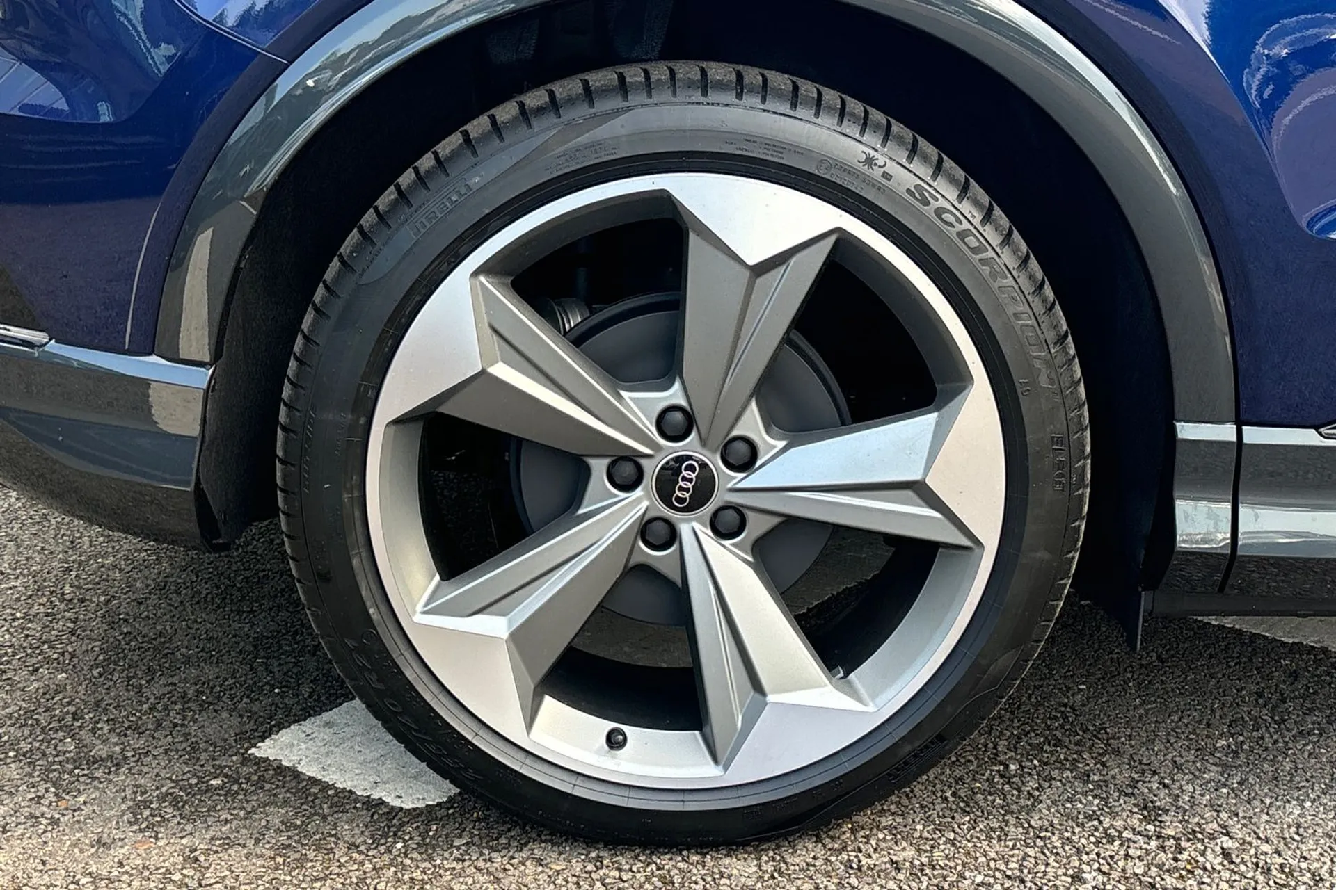 Audi Q4 thumbnail image number 29