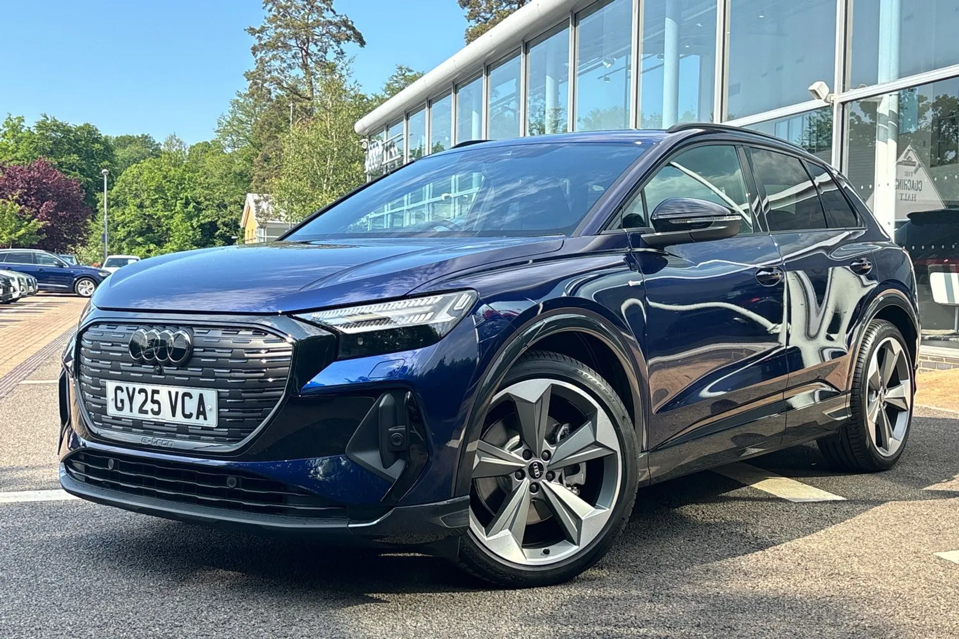 Audi Q4 thumbnail image number 16