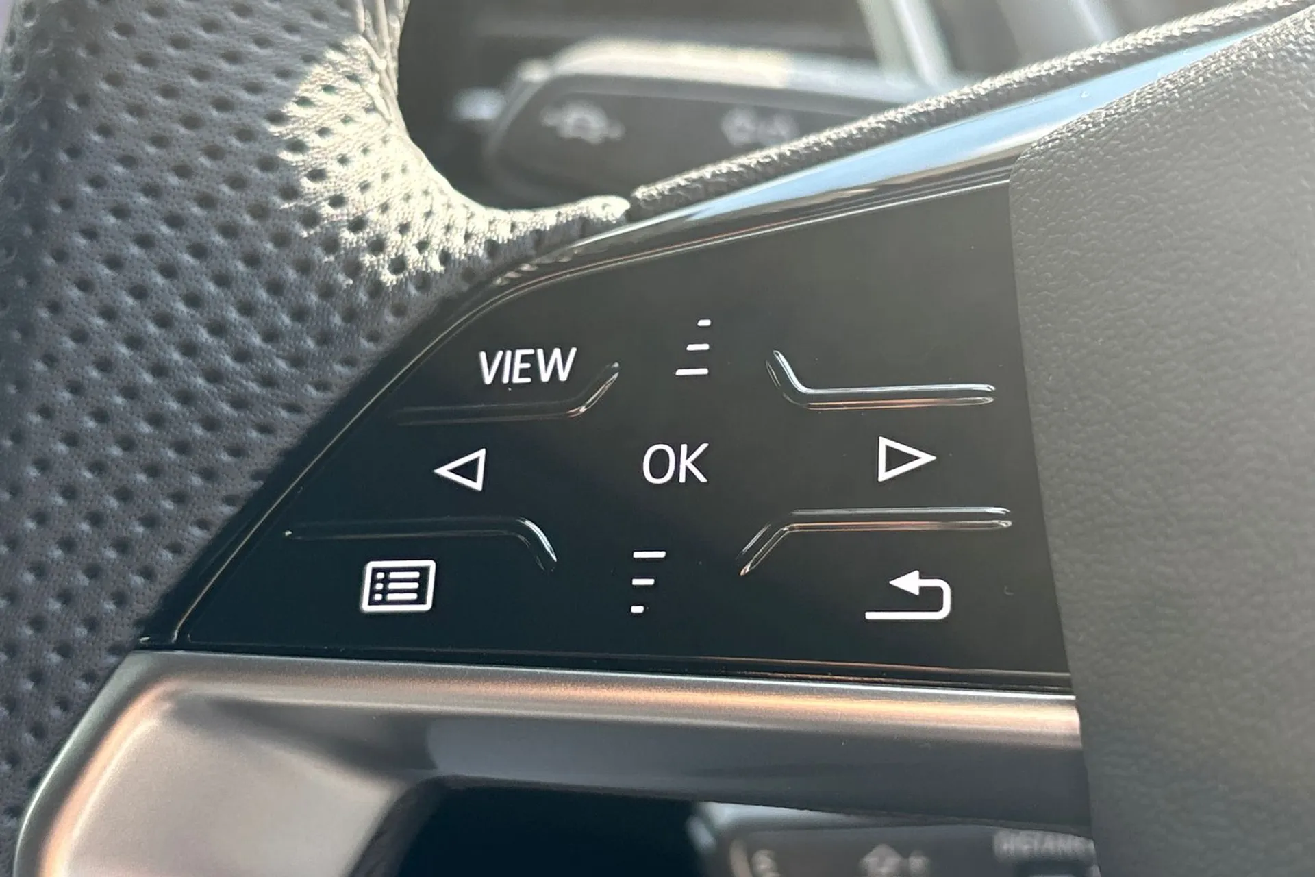 Audi Q4 thumbnail image number 40