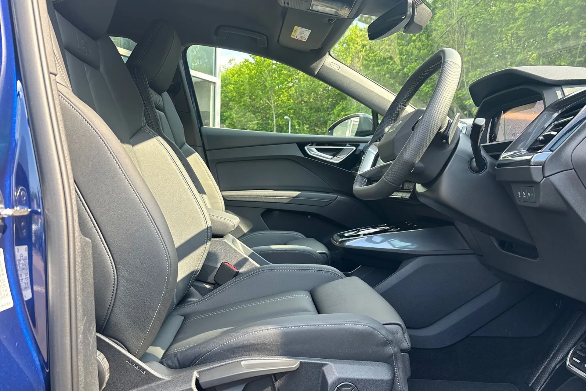 Audi Q4 thumbnail image number 12