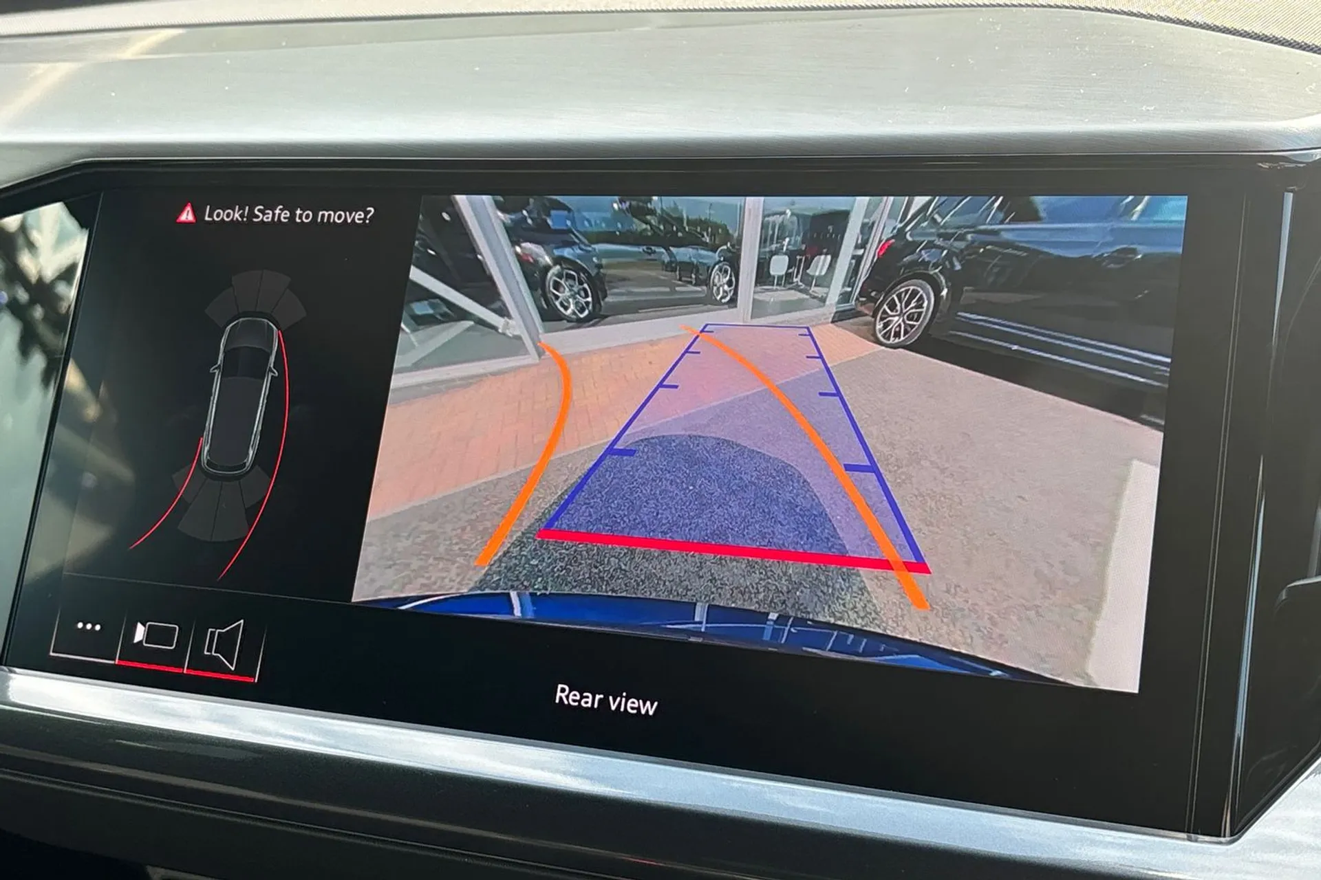 Audi Q4 thumbnail image number 5