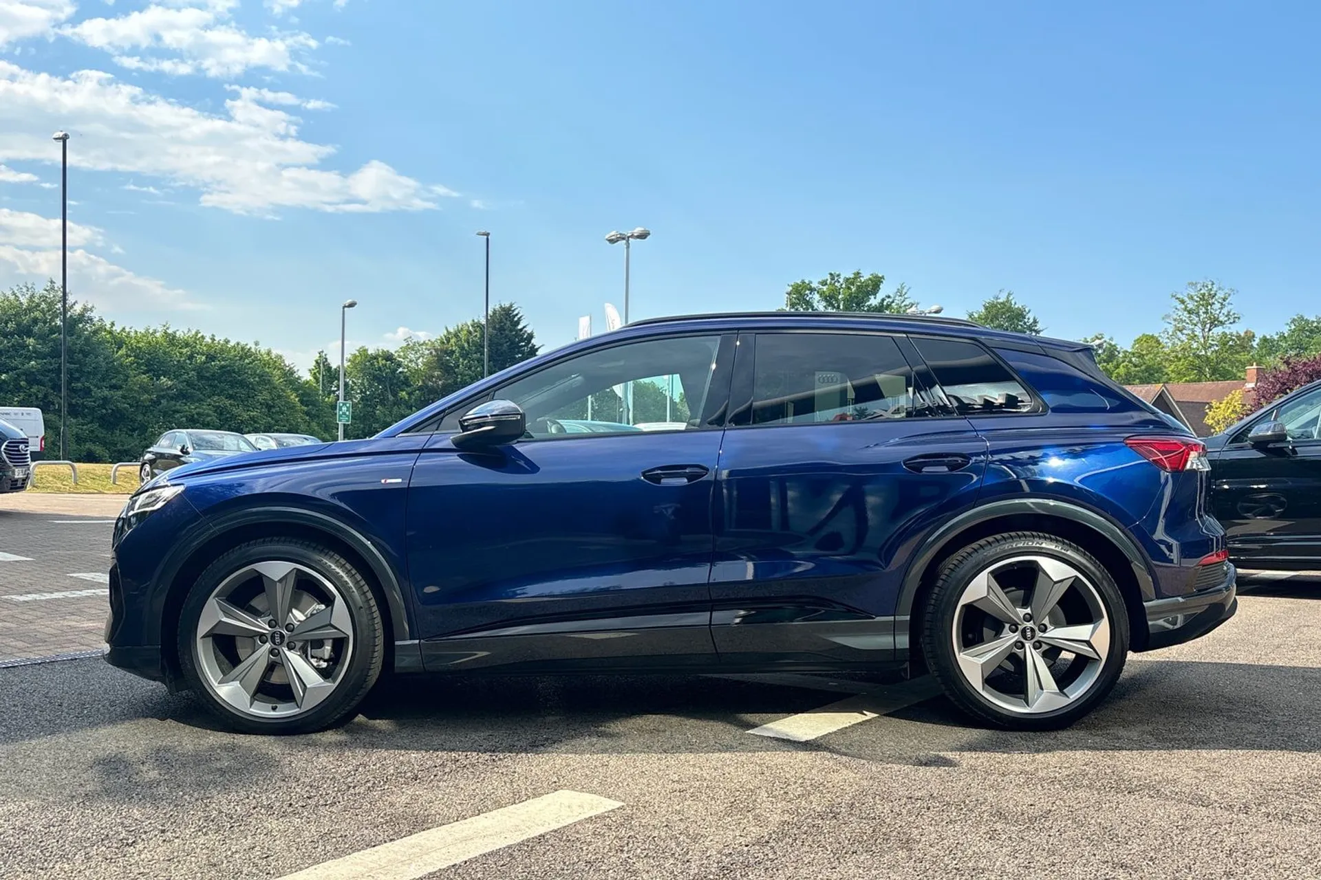 Audi Q4 thumbnail image number 15