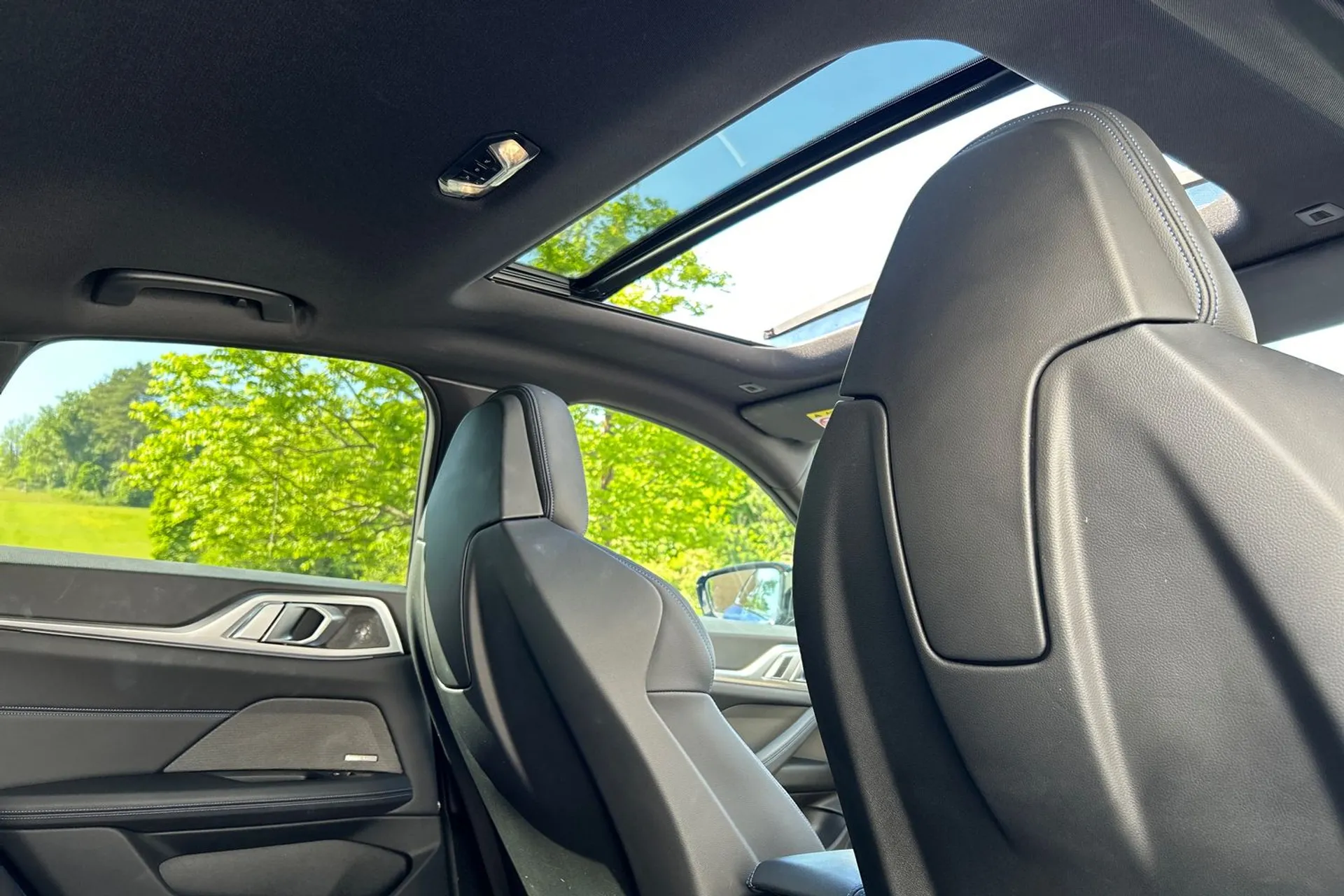 BMW I4 thumbnail image number 11