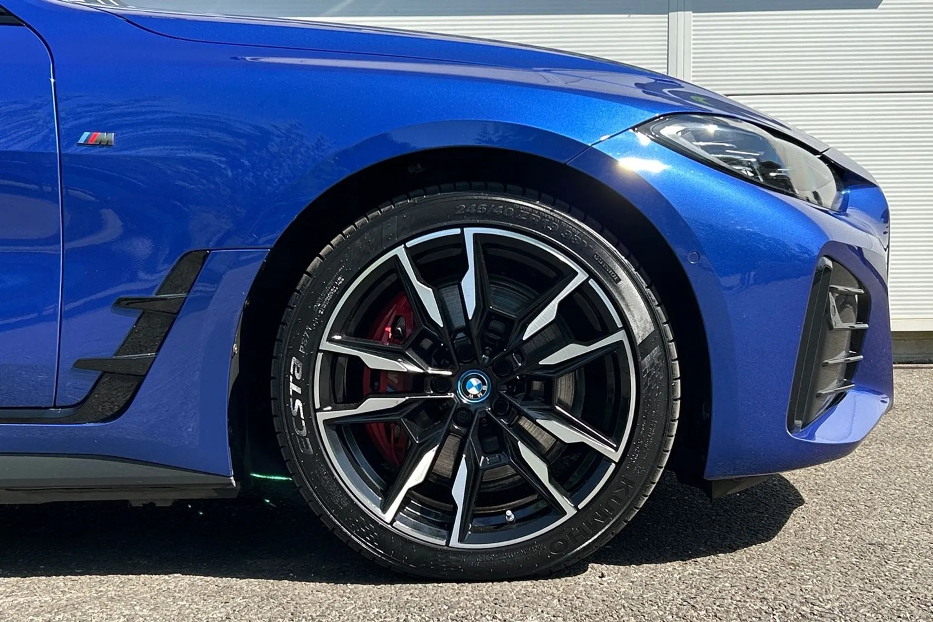 BMW I4 thumbnail image number 22