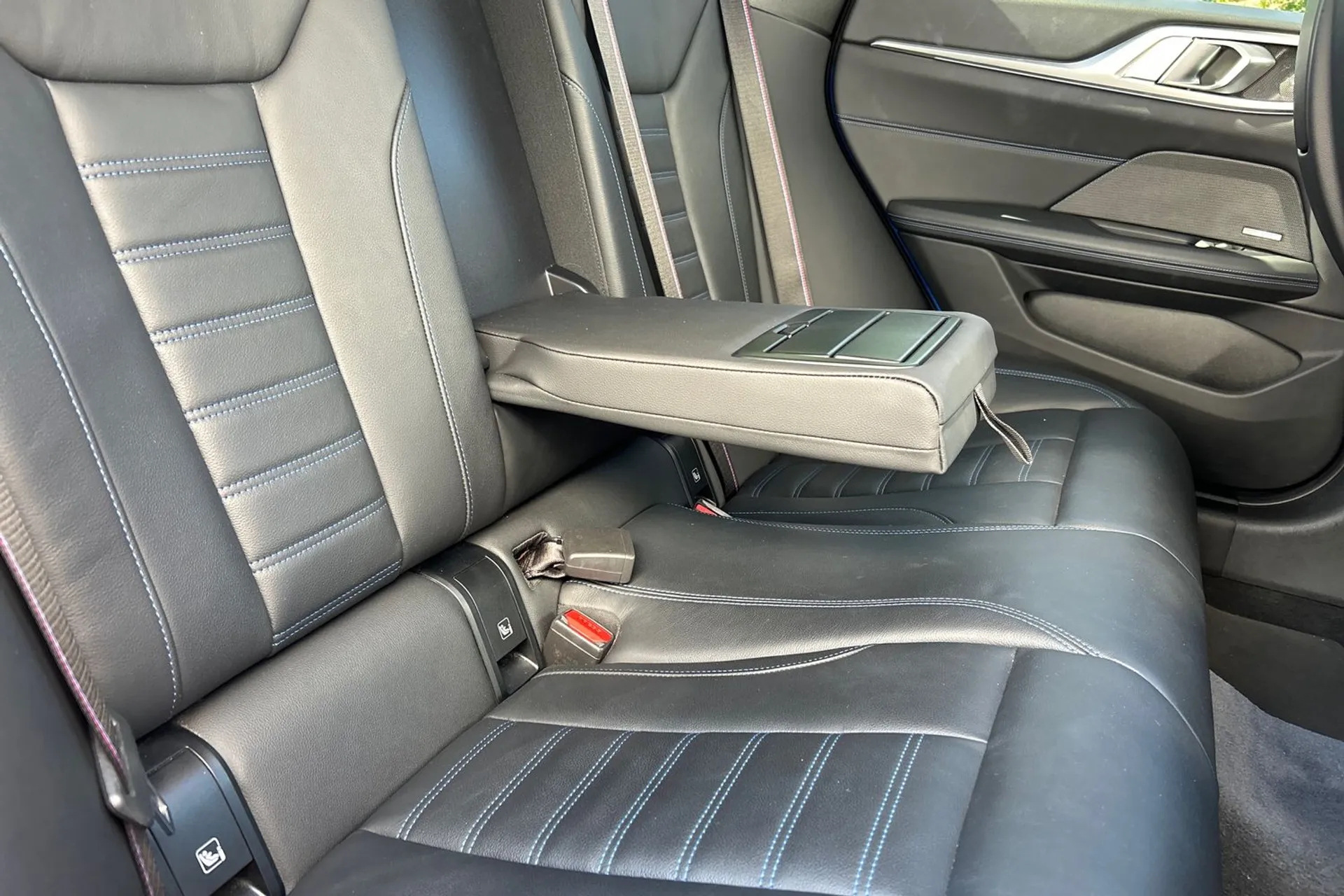 BMW I4 thumbnail image number 26