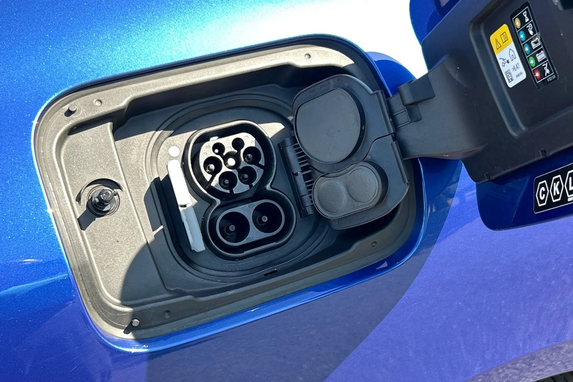 BMW I4 thumbnail image number 33