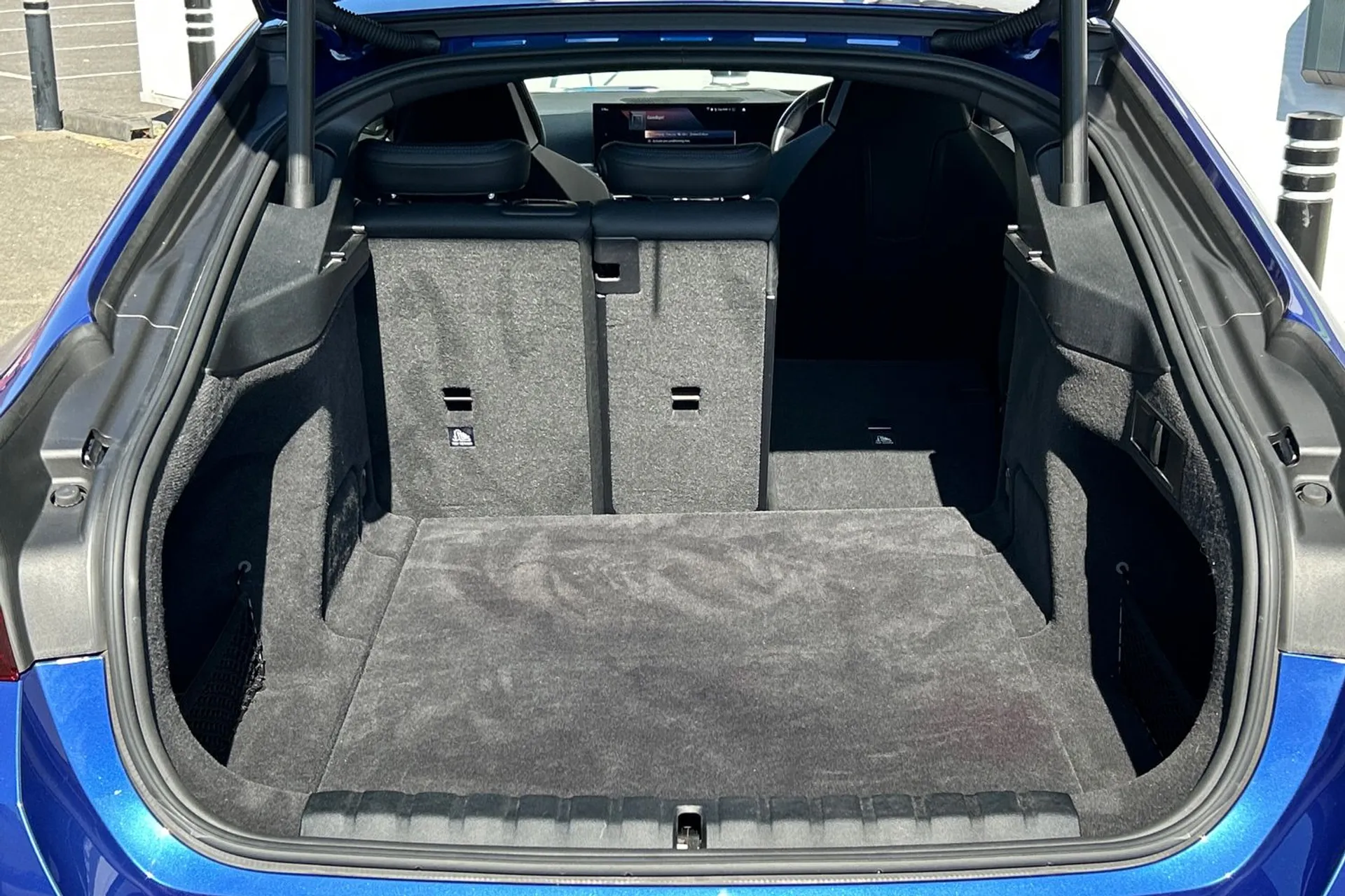 BMW I4 thumbnail image number 37