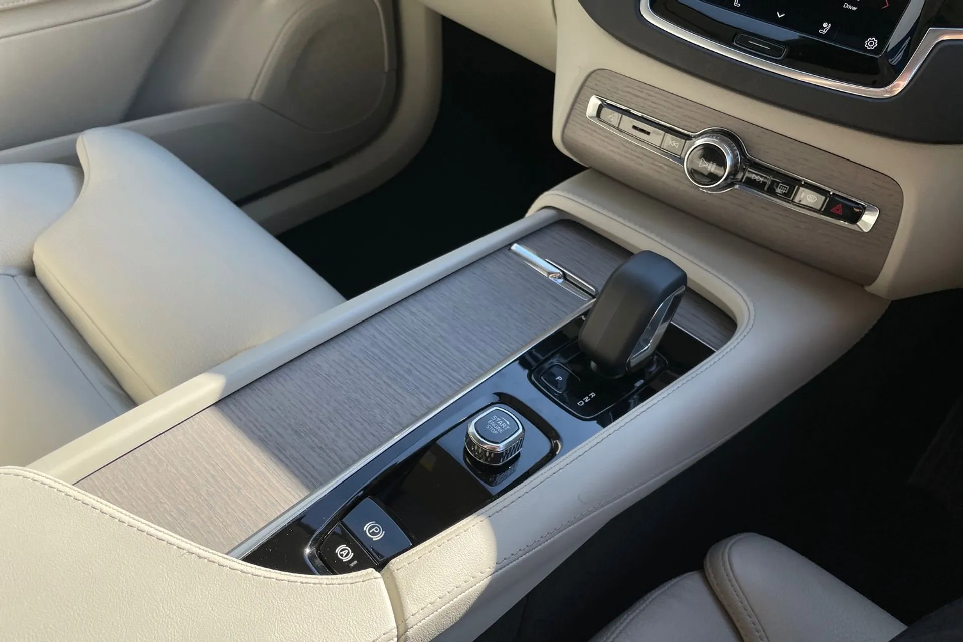 Volvo XC90 thumbnail image number 45