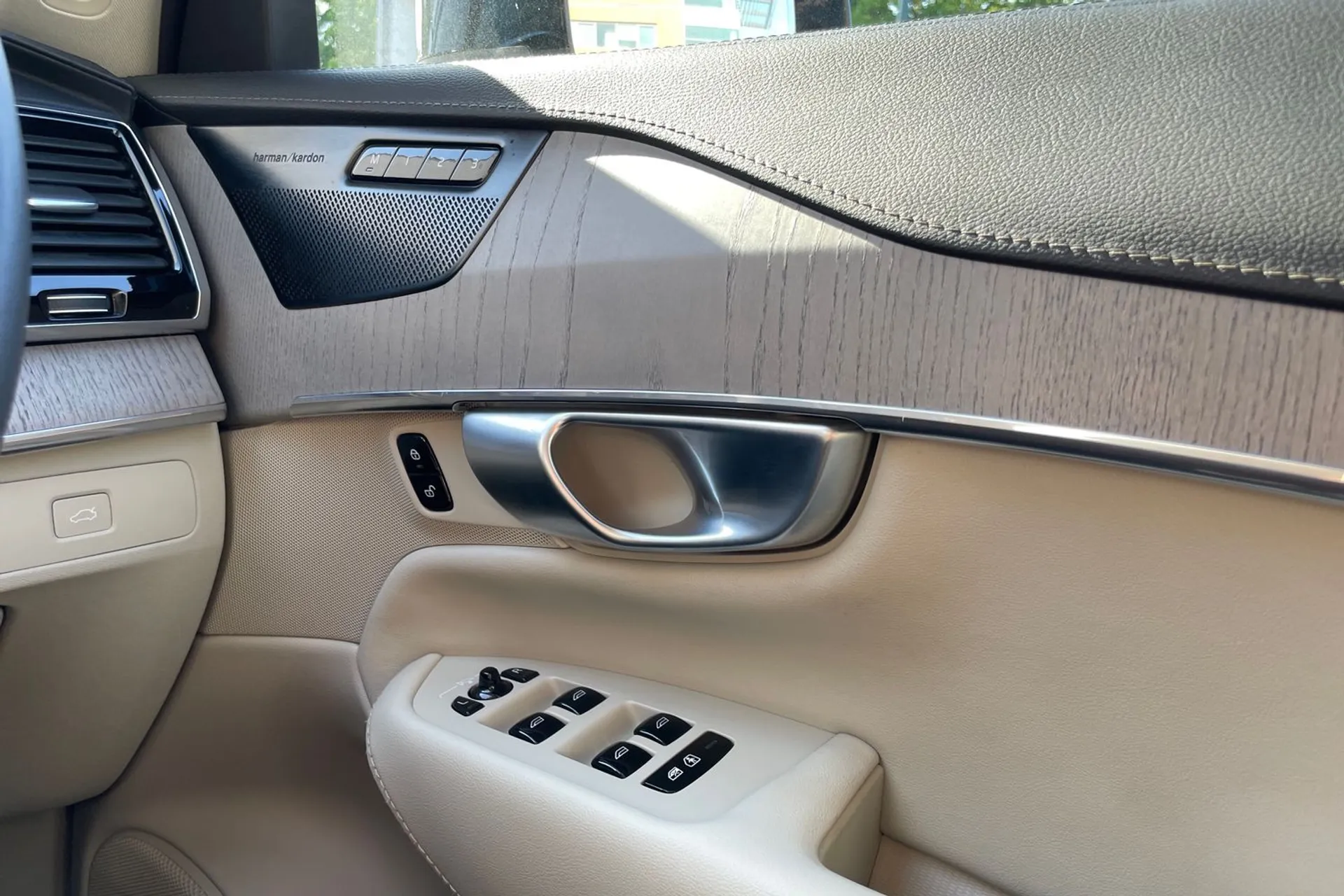 Volvo XC90 thumbnail image number 43