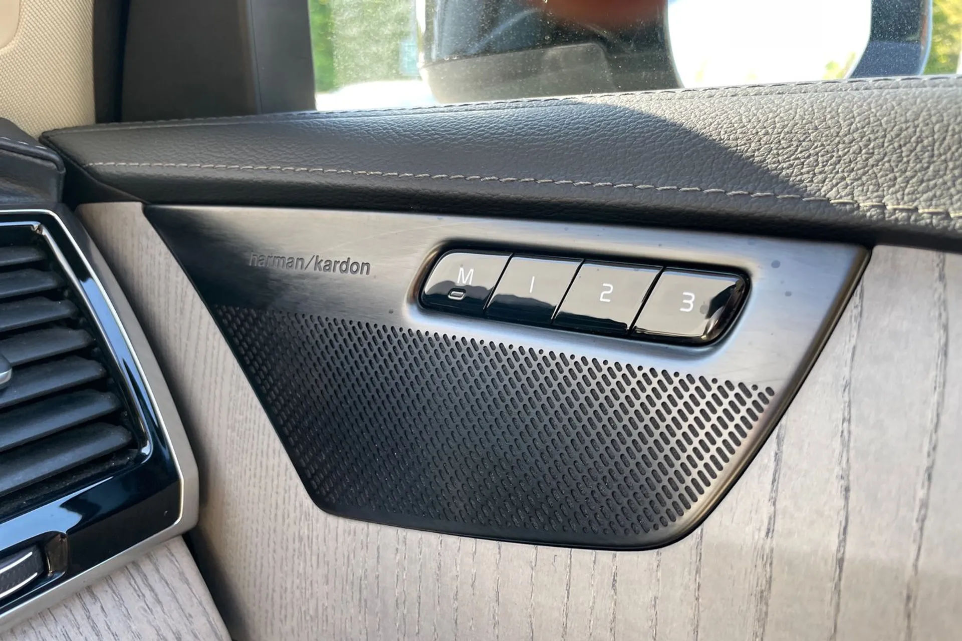 Volvo XC90 thumbnail image number 44