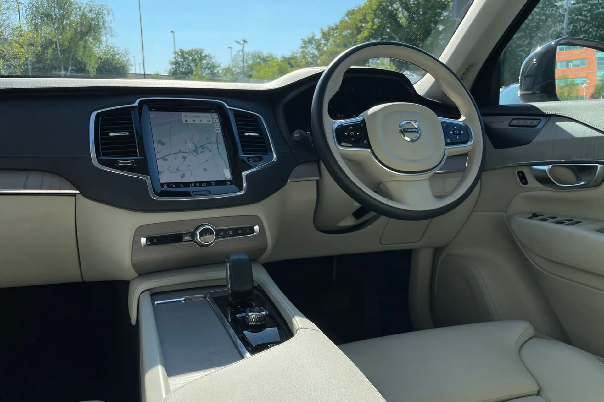 Volvo XC90 thumbnail image number 36